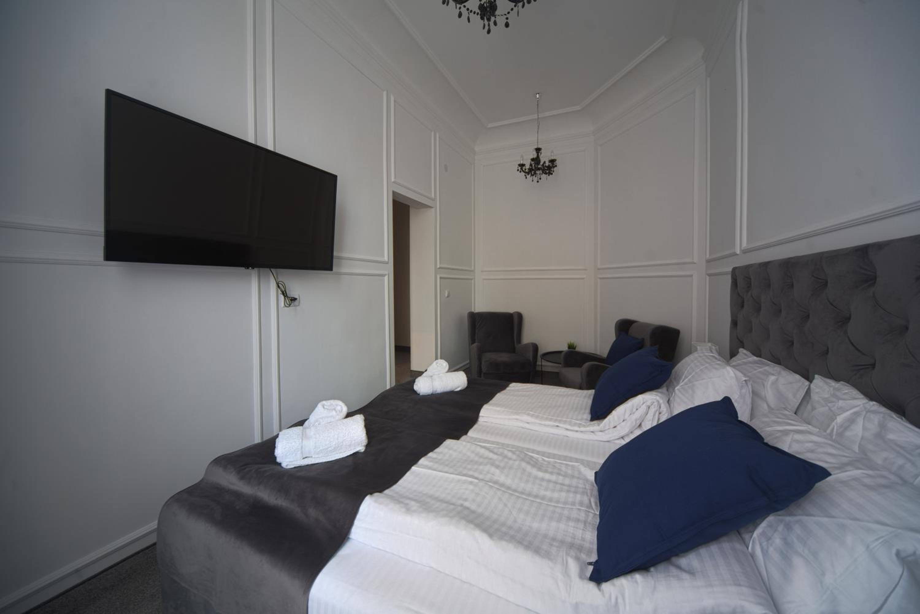 Standard Double with City View  - Photo 3