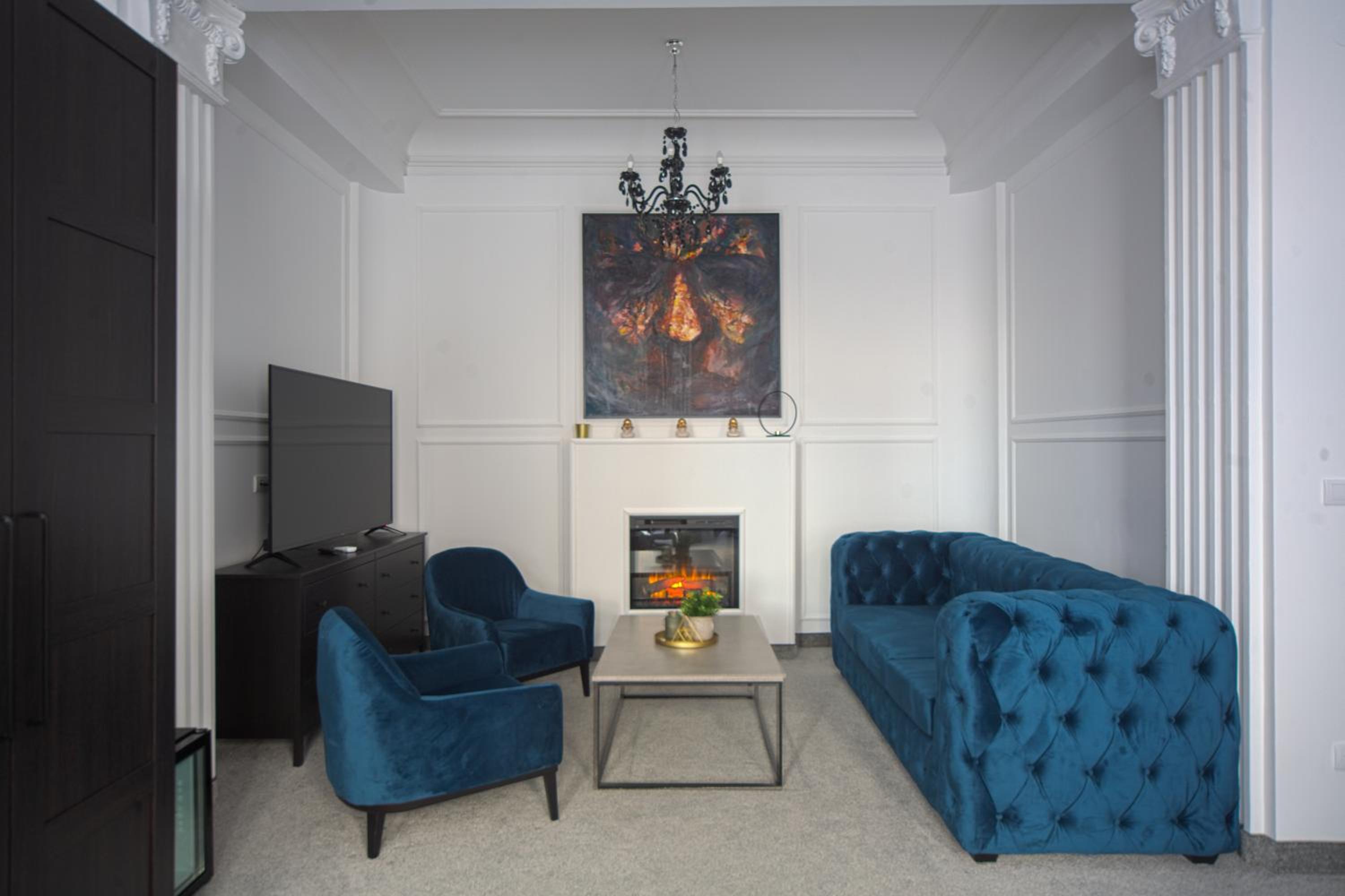 Deluxe Suite with City View - Photo 12