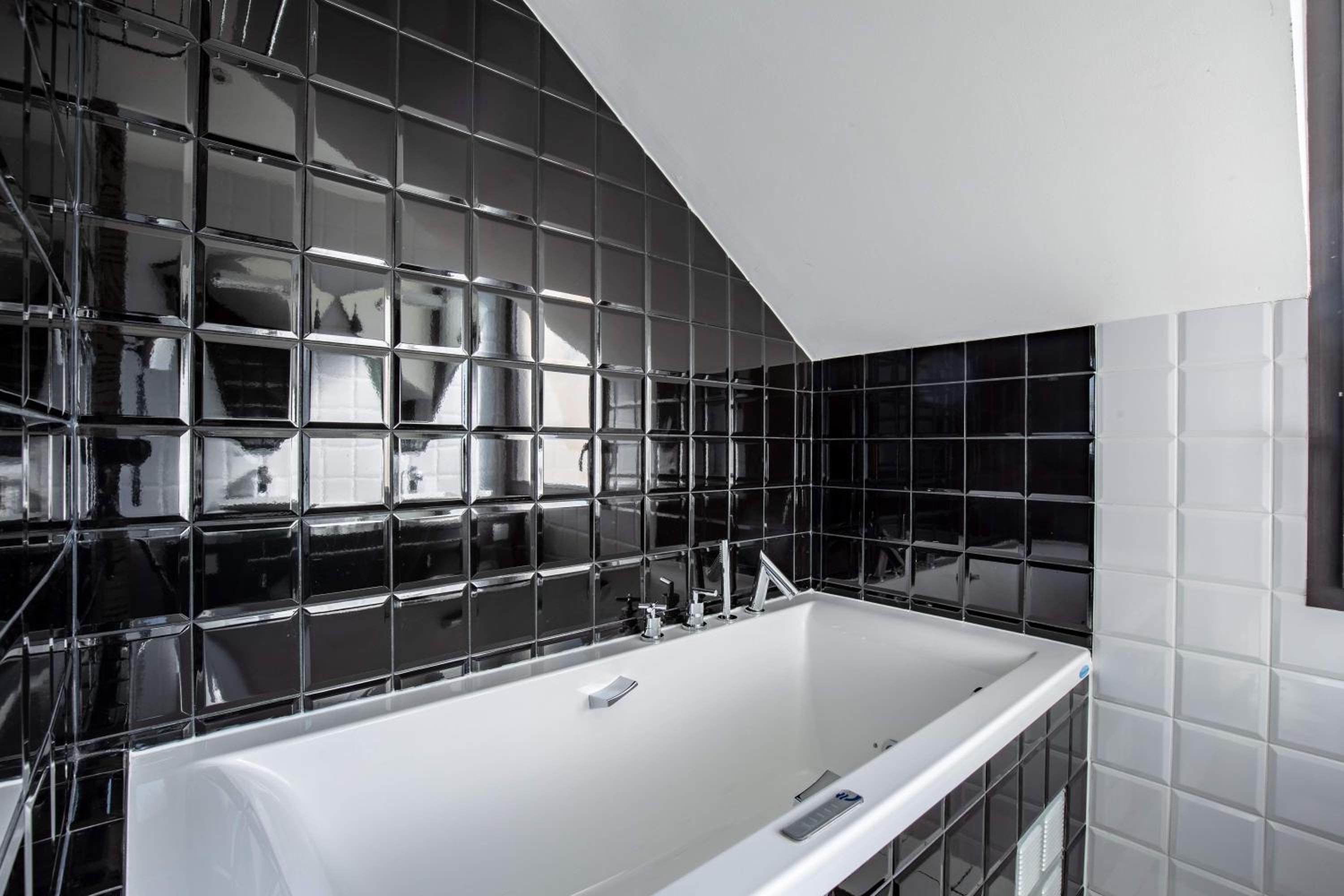 Deluxe Suite with Spa Bath photo 1