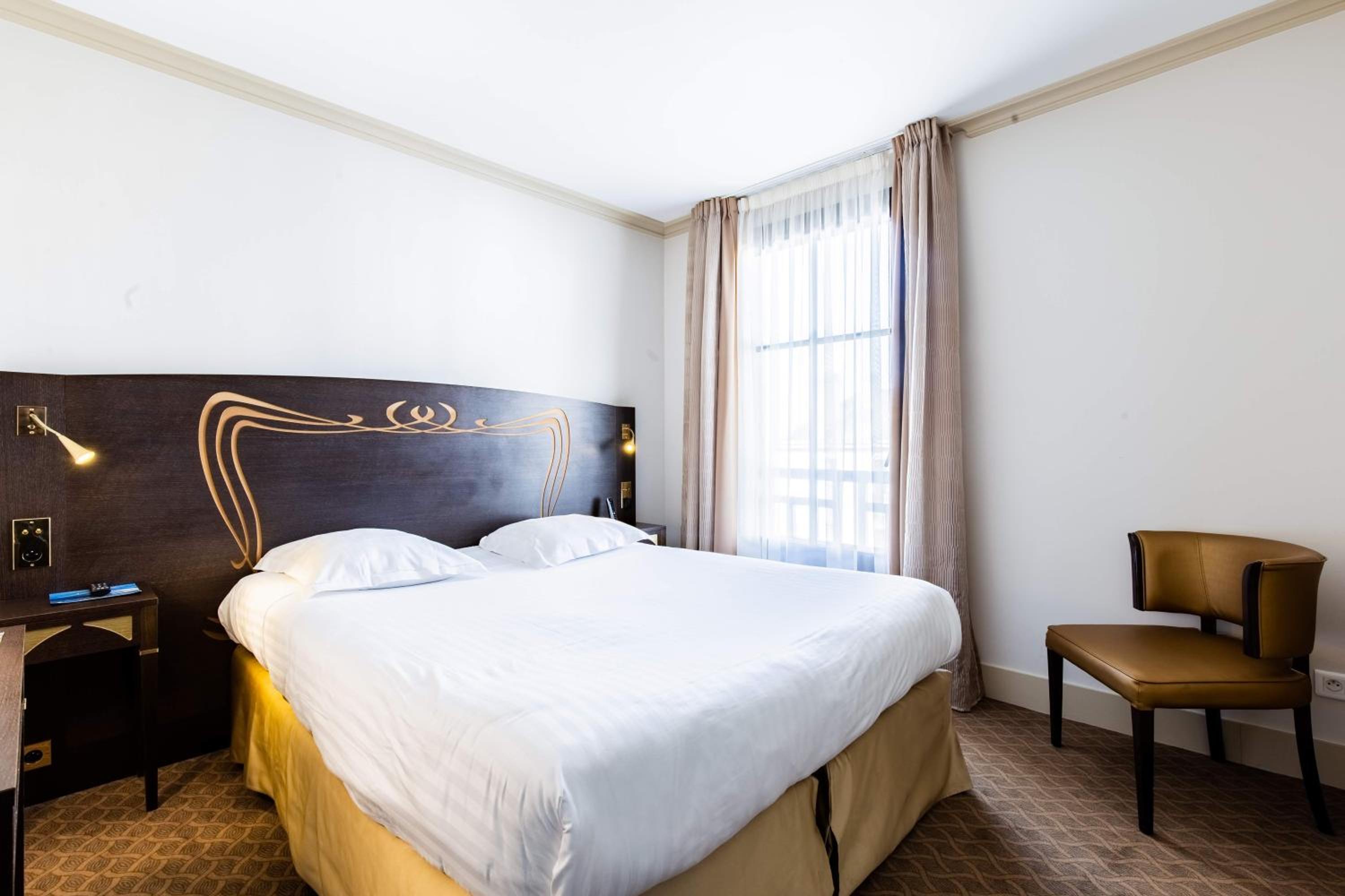 Premium Queen Room - Photo 2