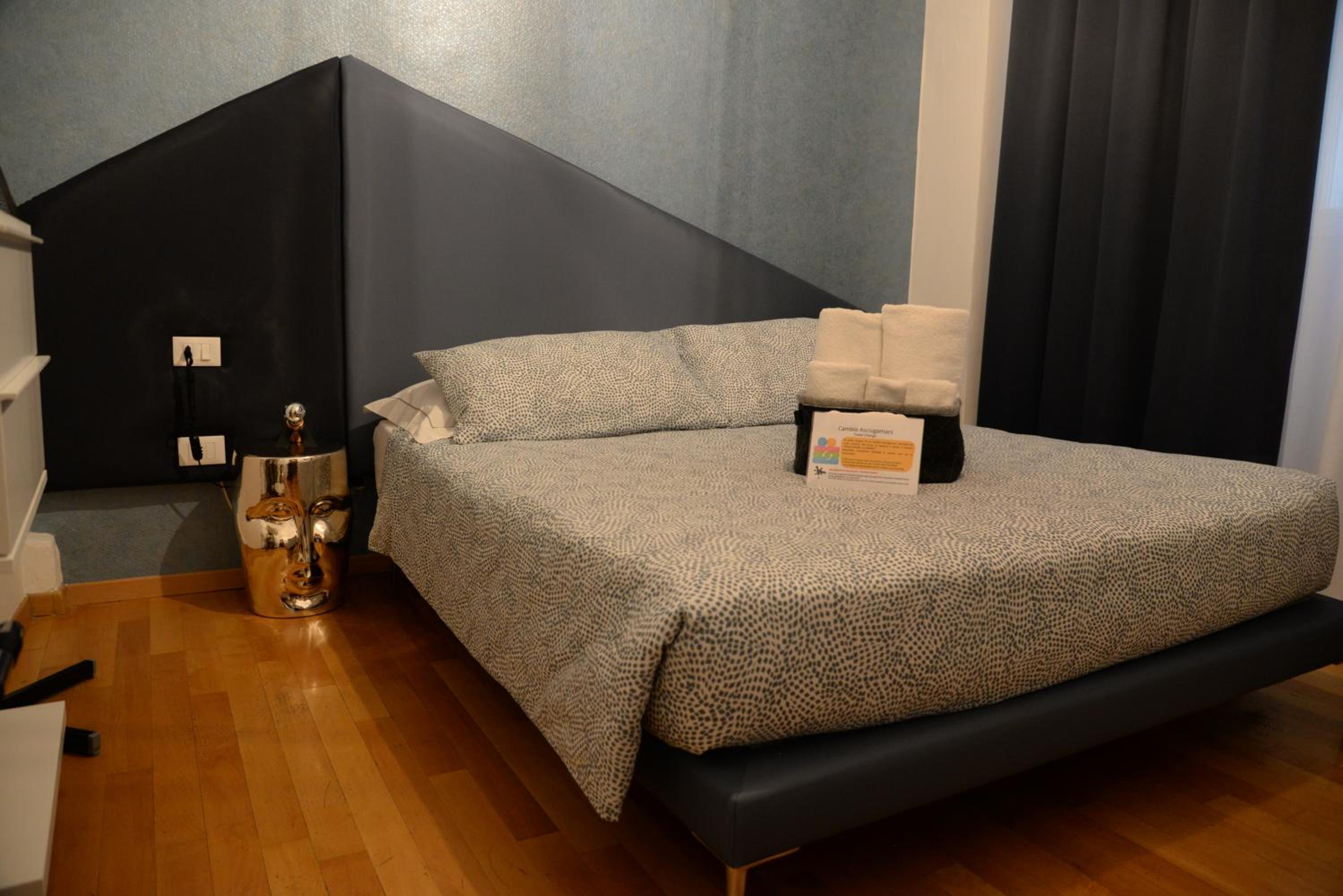 Standard Double Room with Shared Bathroom photo 1