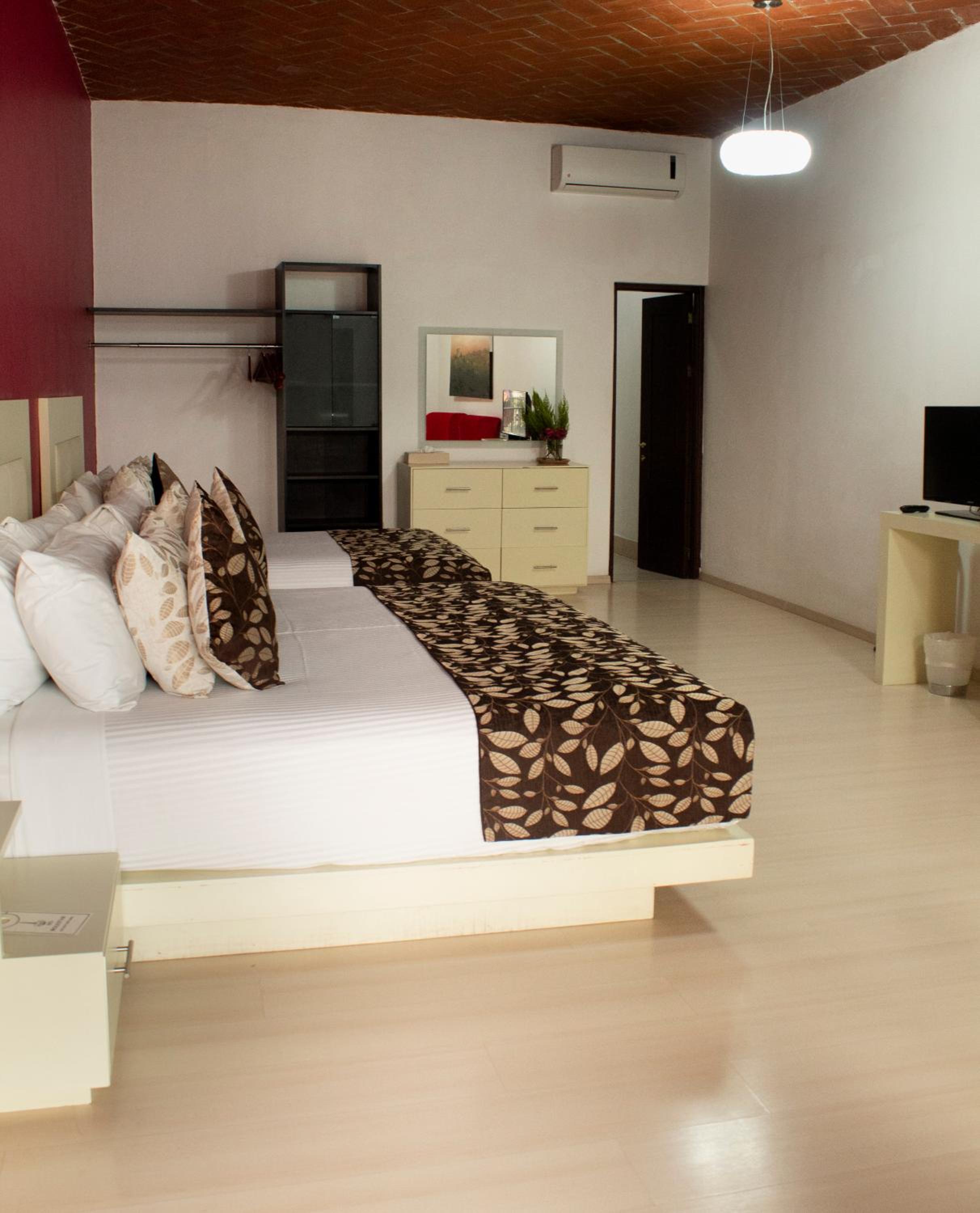 Standard Twin Room - Photo 1