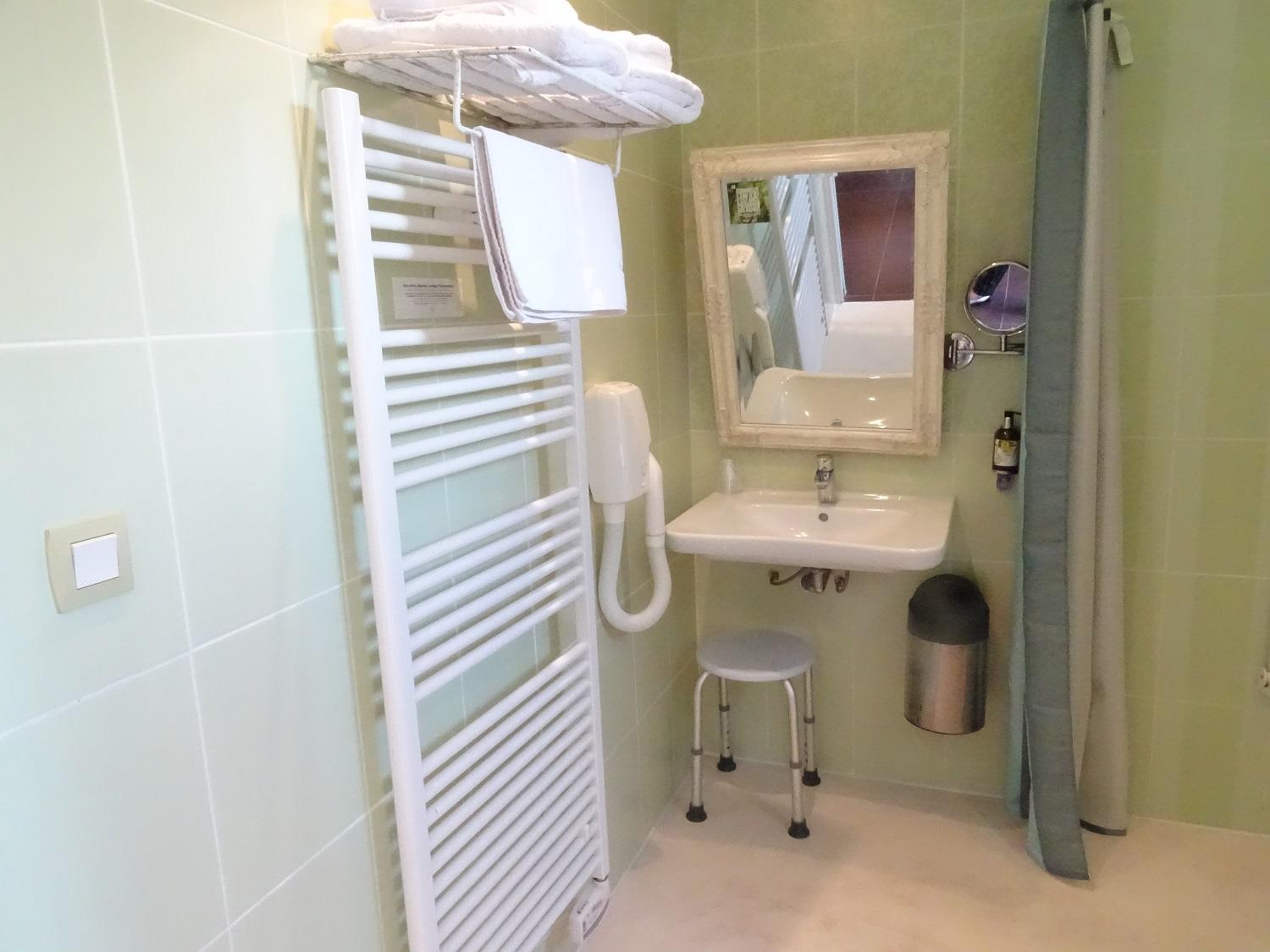 Double Room - Disability Access photo 3