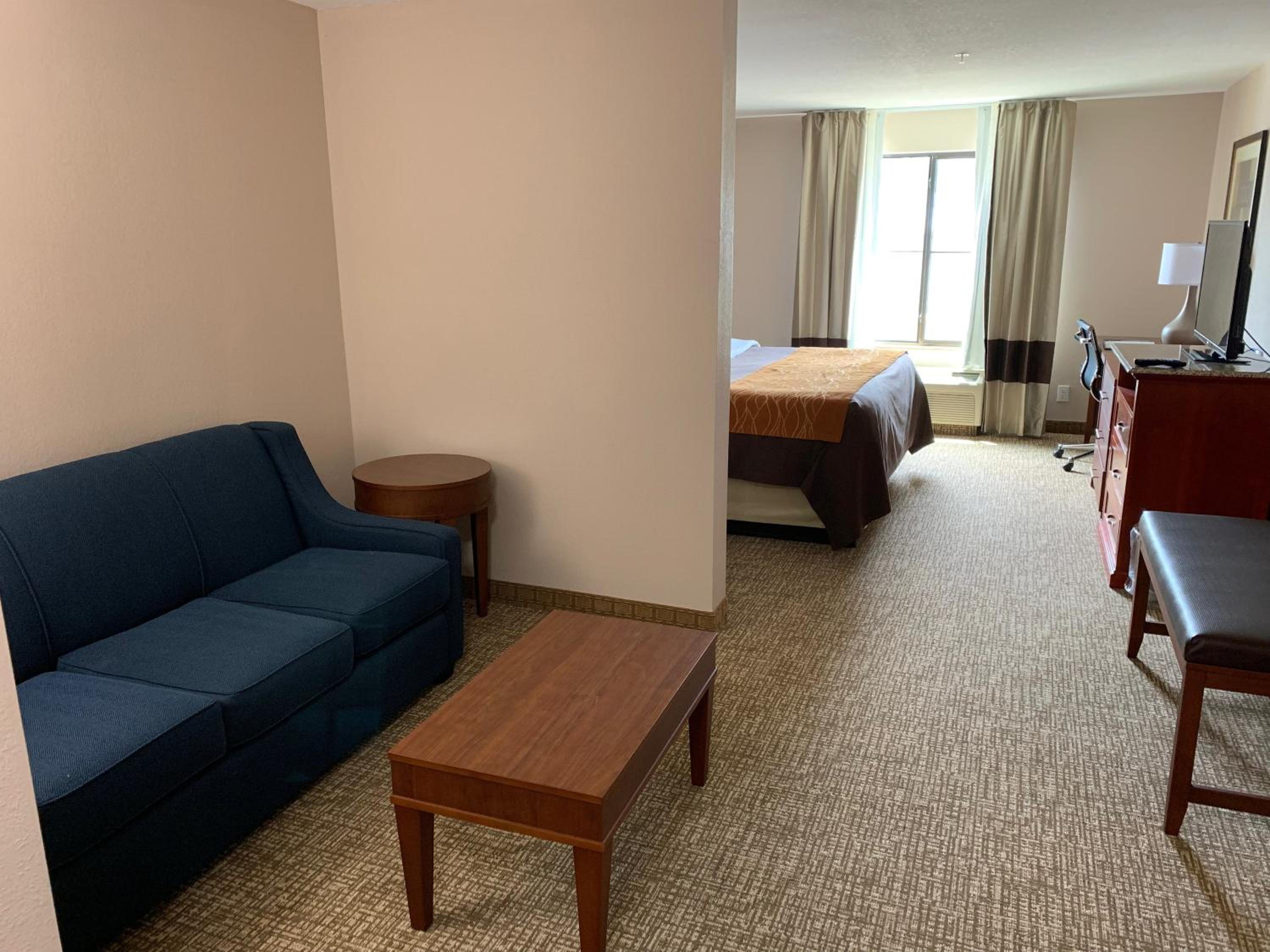 King Suite - Accessible/Non-Smoking - Photo 3