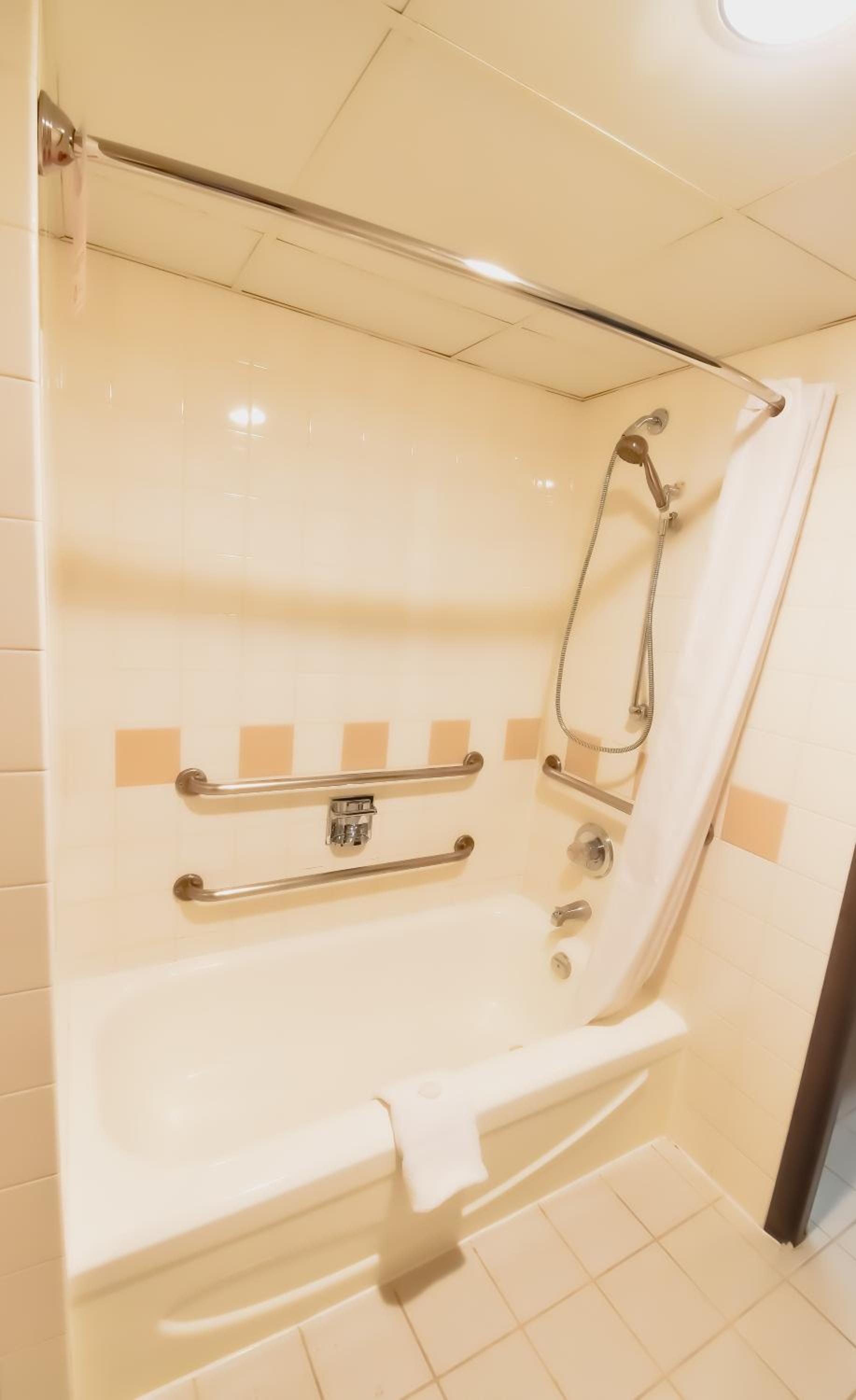 Queen Suite - Photo 5