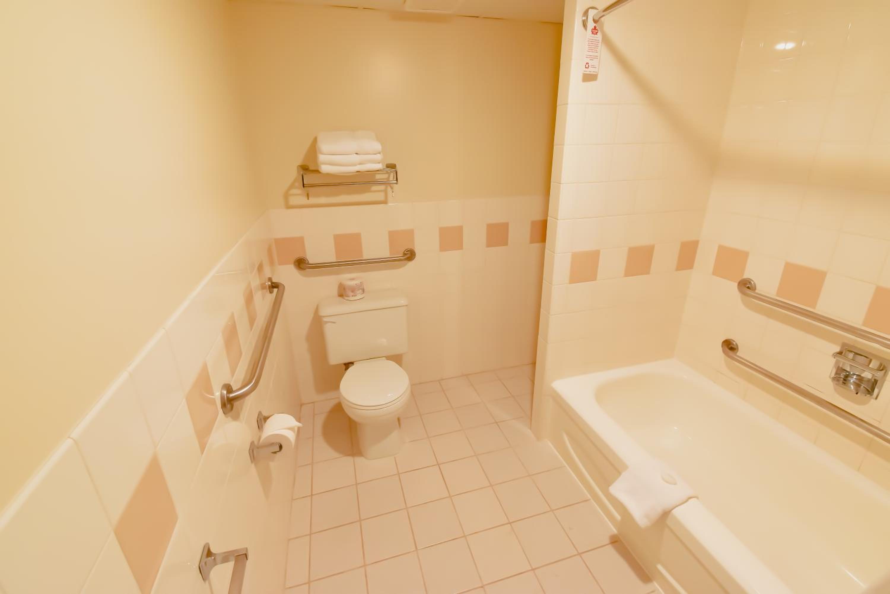 Queen Suite - Photo 6