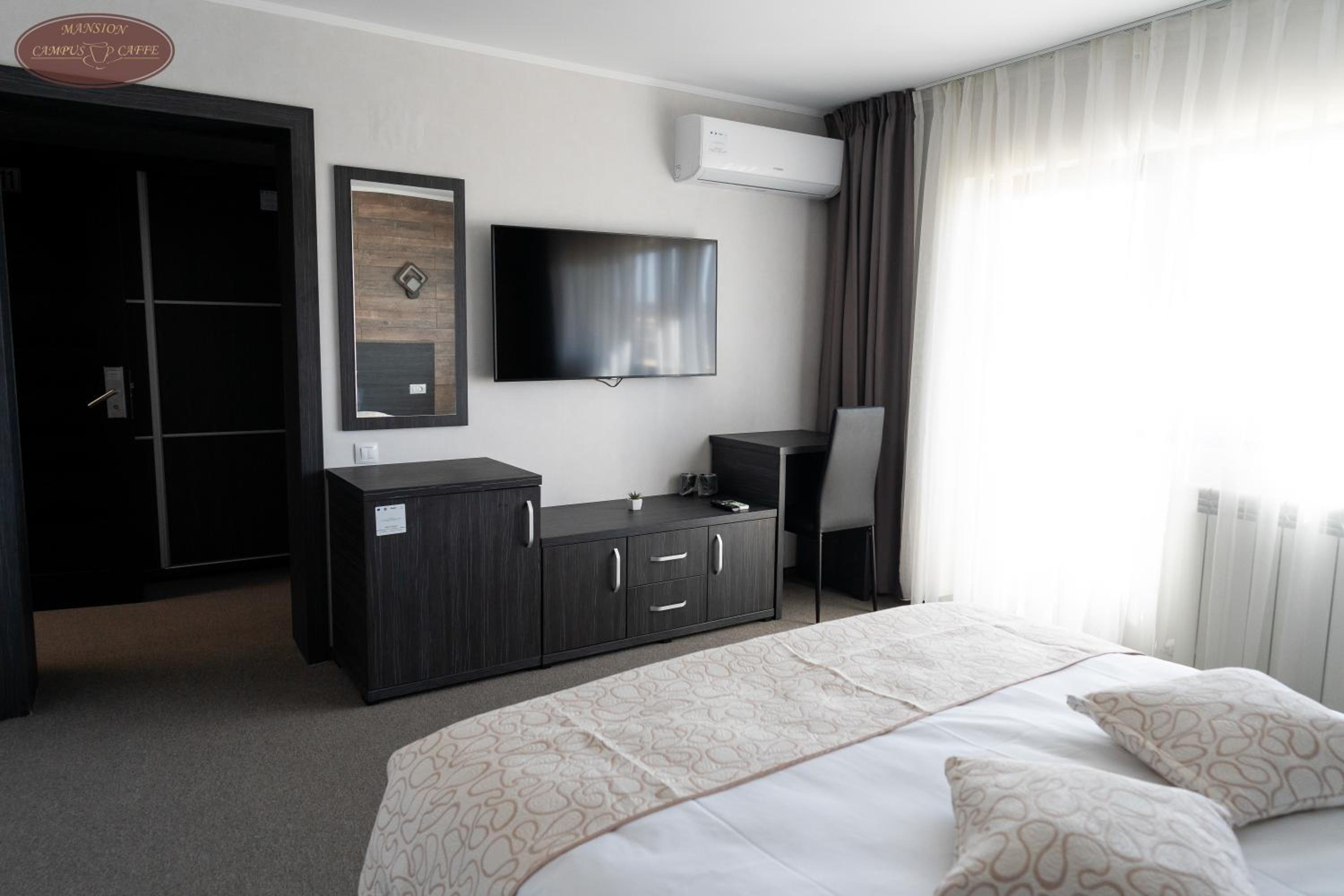King Room with Balcony photo 1