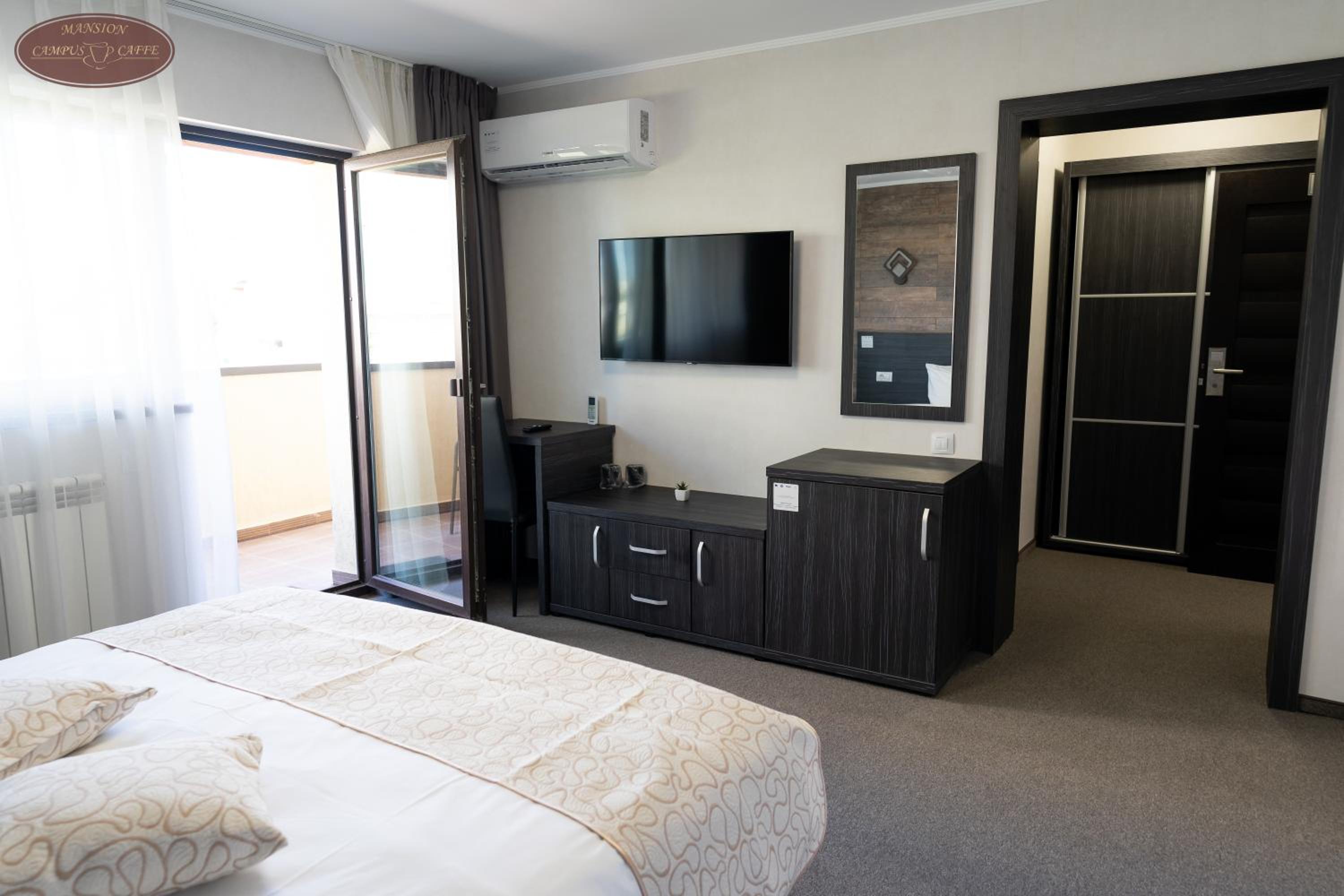 King Room with Balcony photo 2