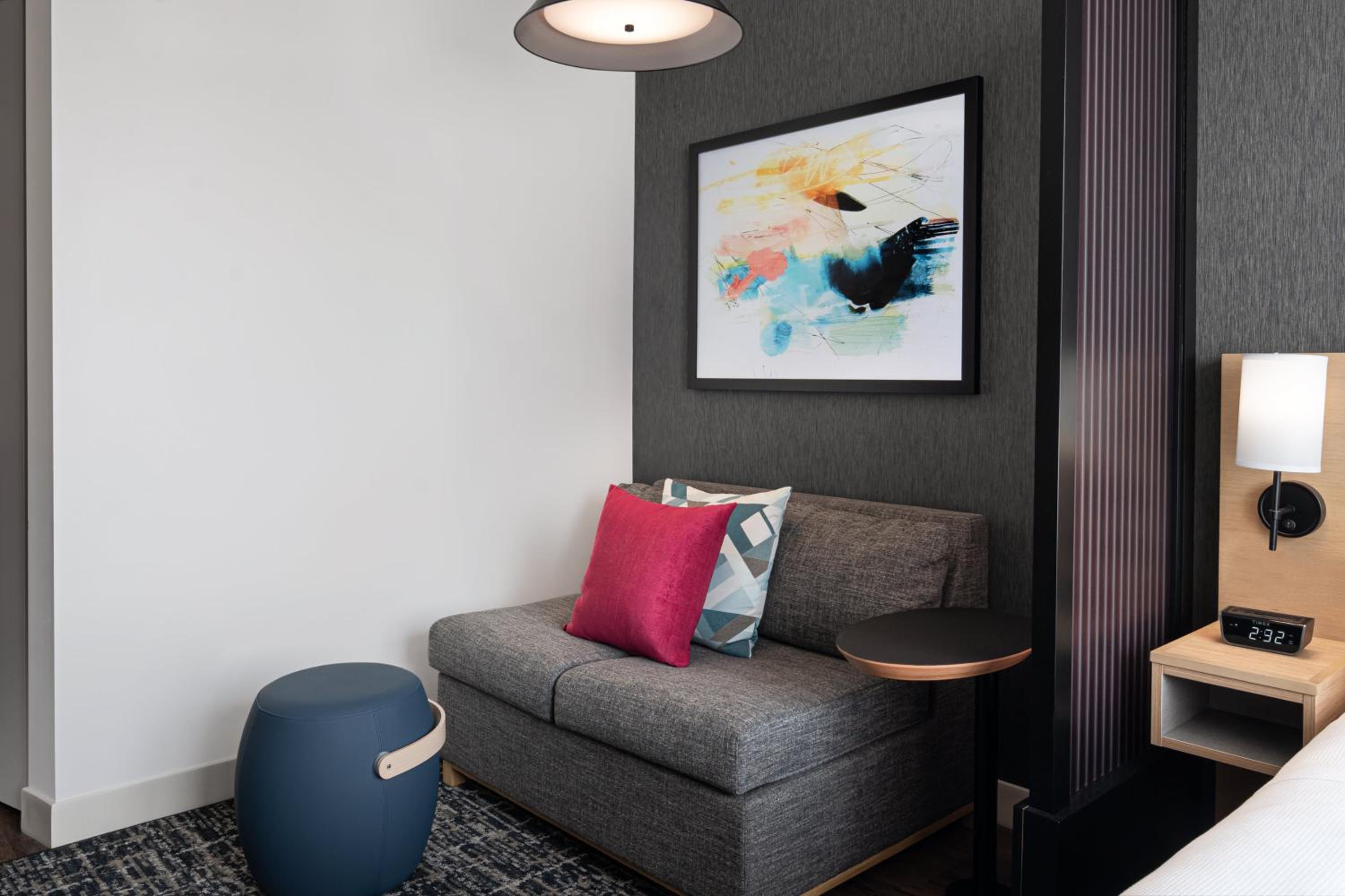 King Room with Sofa Bed - Photo 2