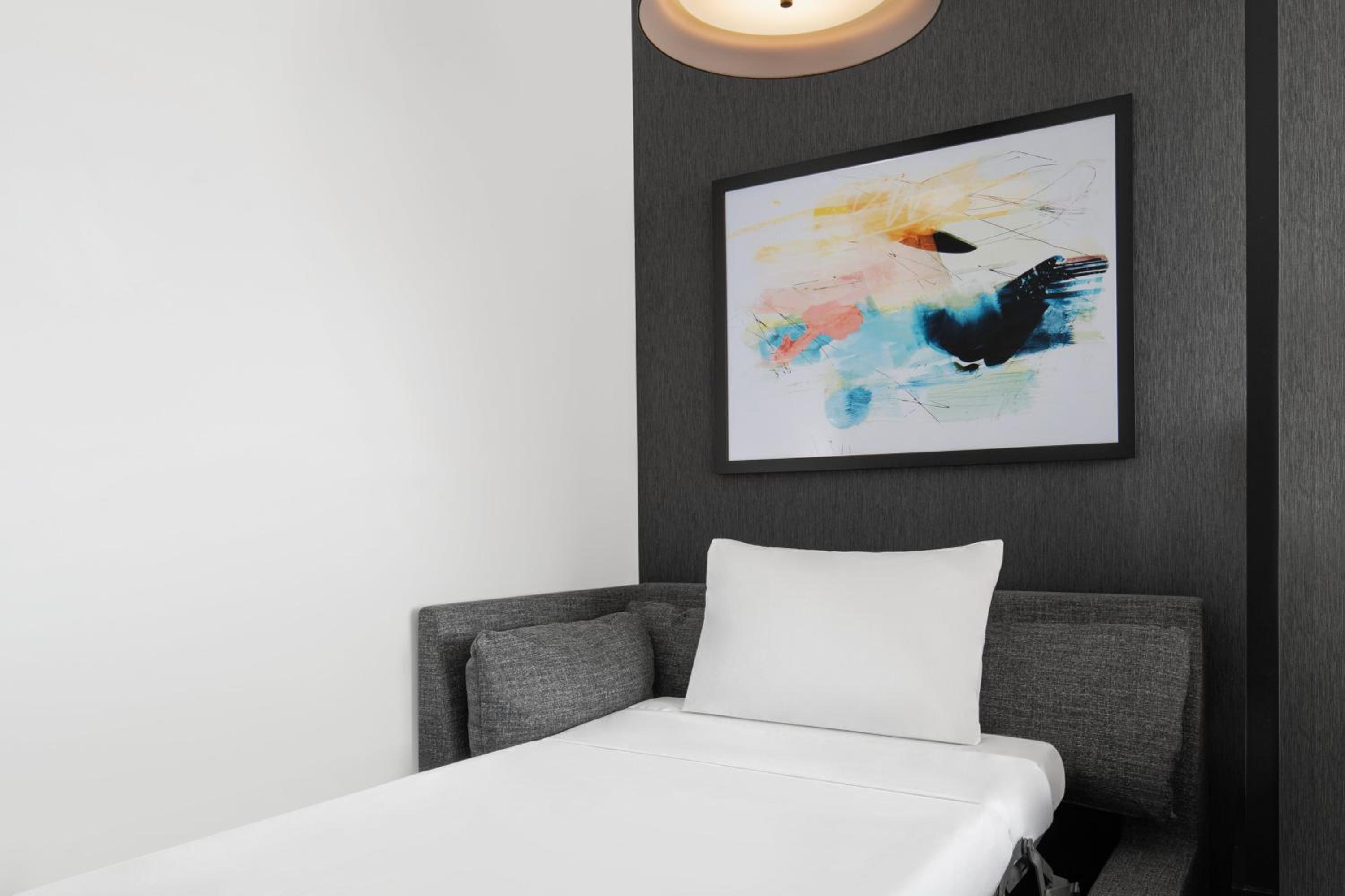 King Room with Sofa Bed - Photo 6