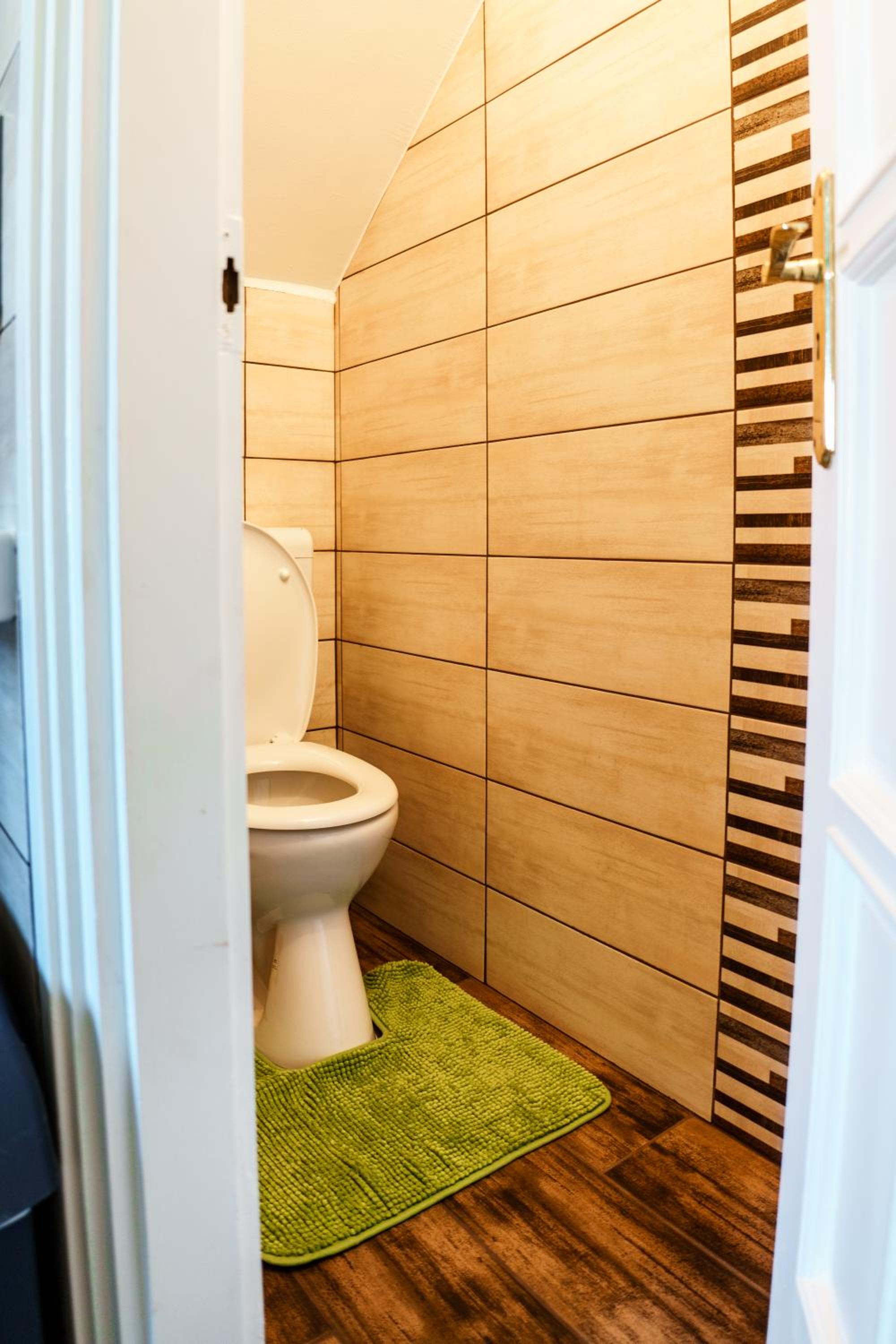 Single Room with Shared Bathroom photo 3