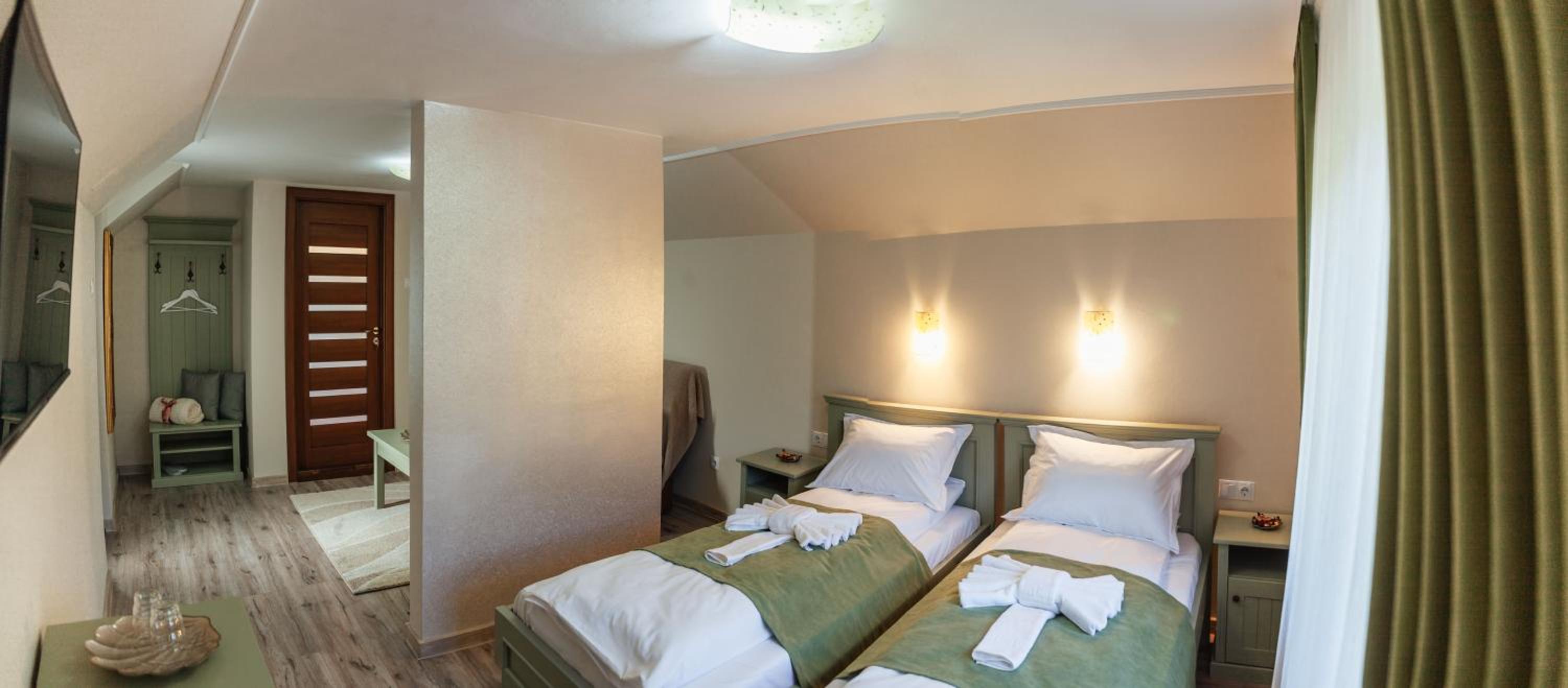 Triple Room with Private Bathroom photo 1