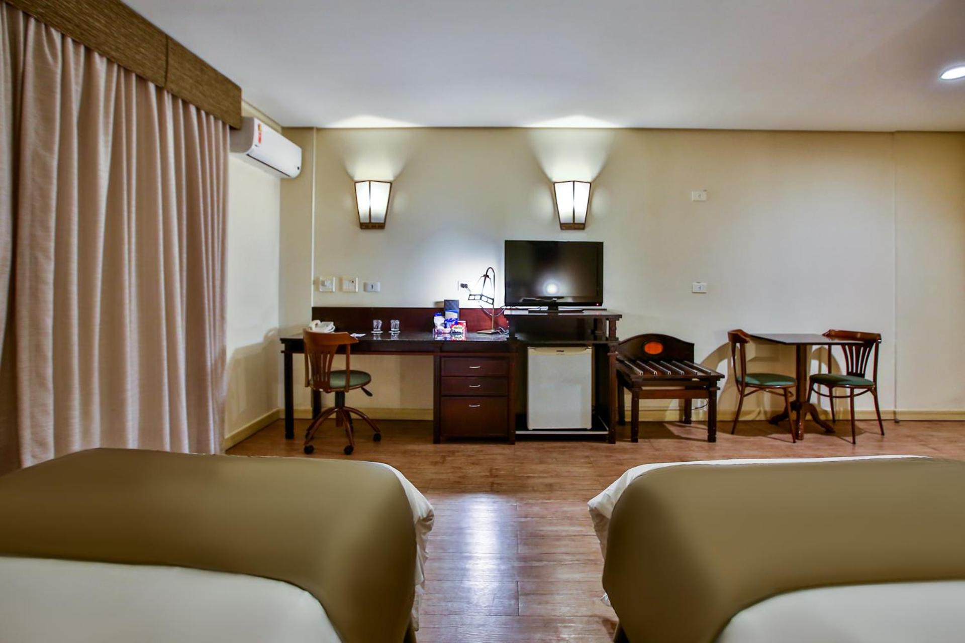 Standard Twin Room thumbnail 5