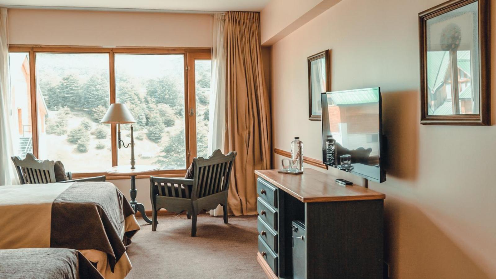 Standard Twin Room with Glacier View