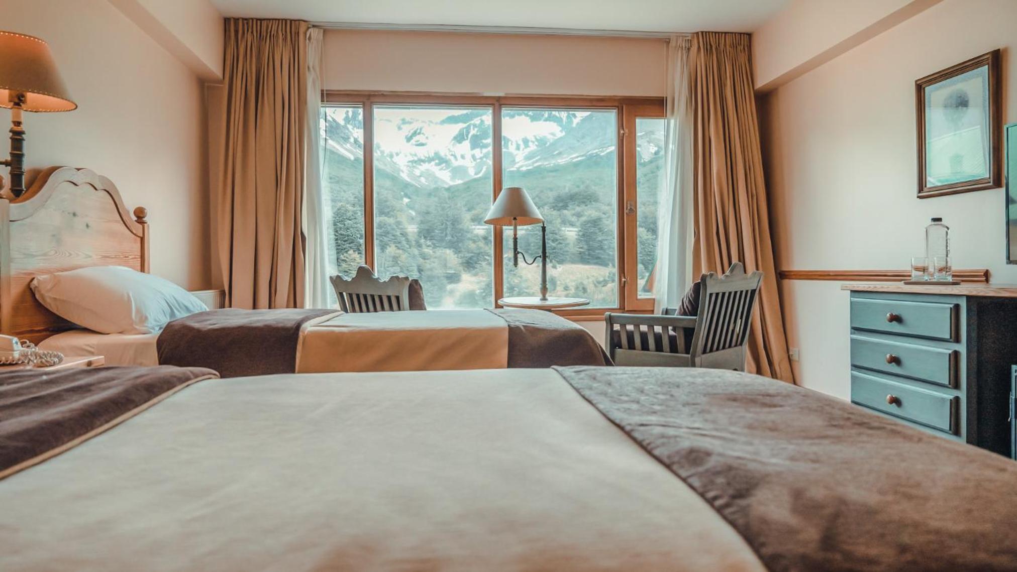 Standard Twin Room with Glacier View