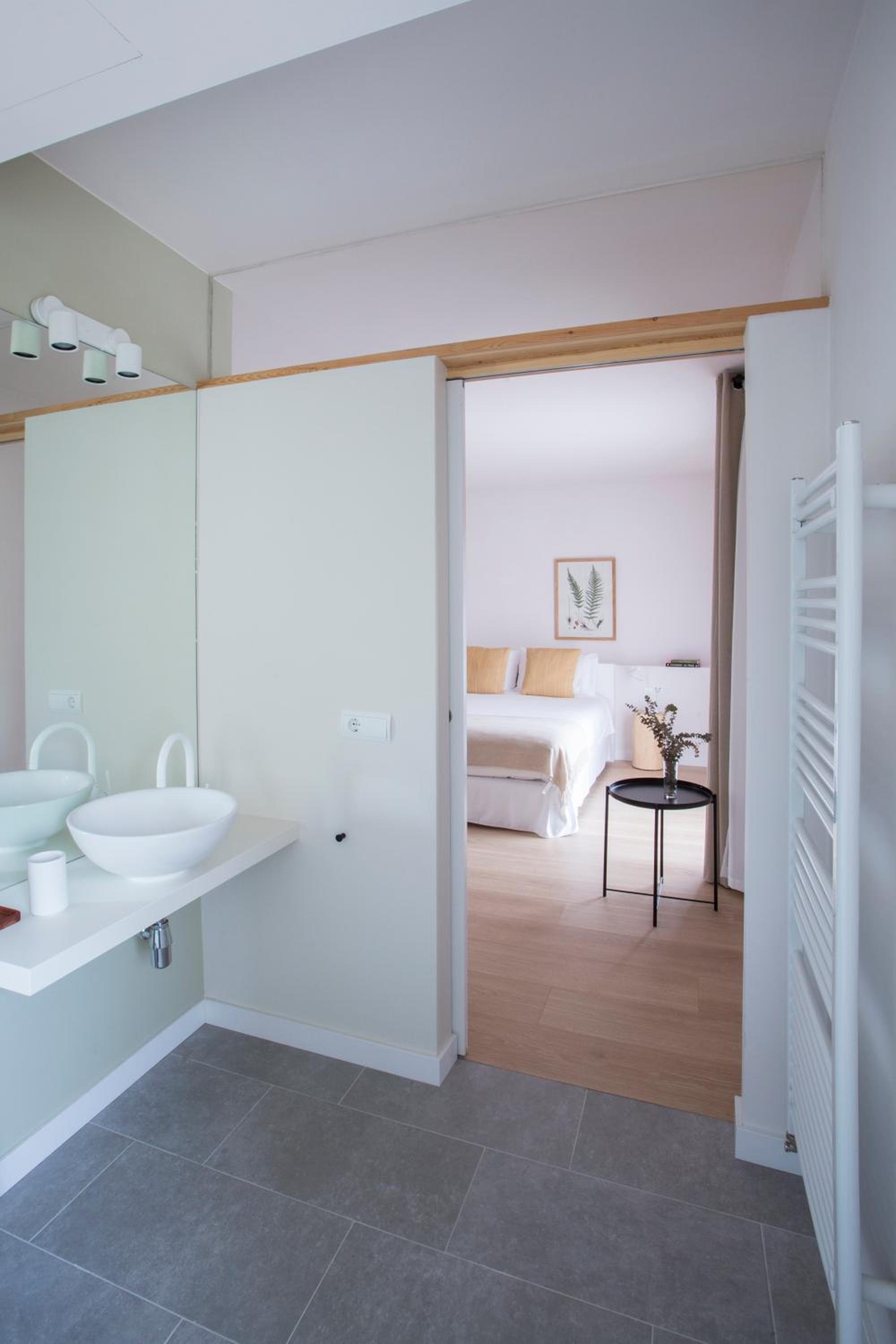 Double Room with Balcony - Photo 2
