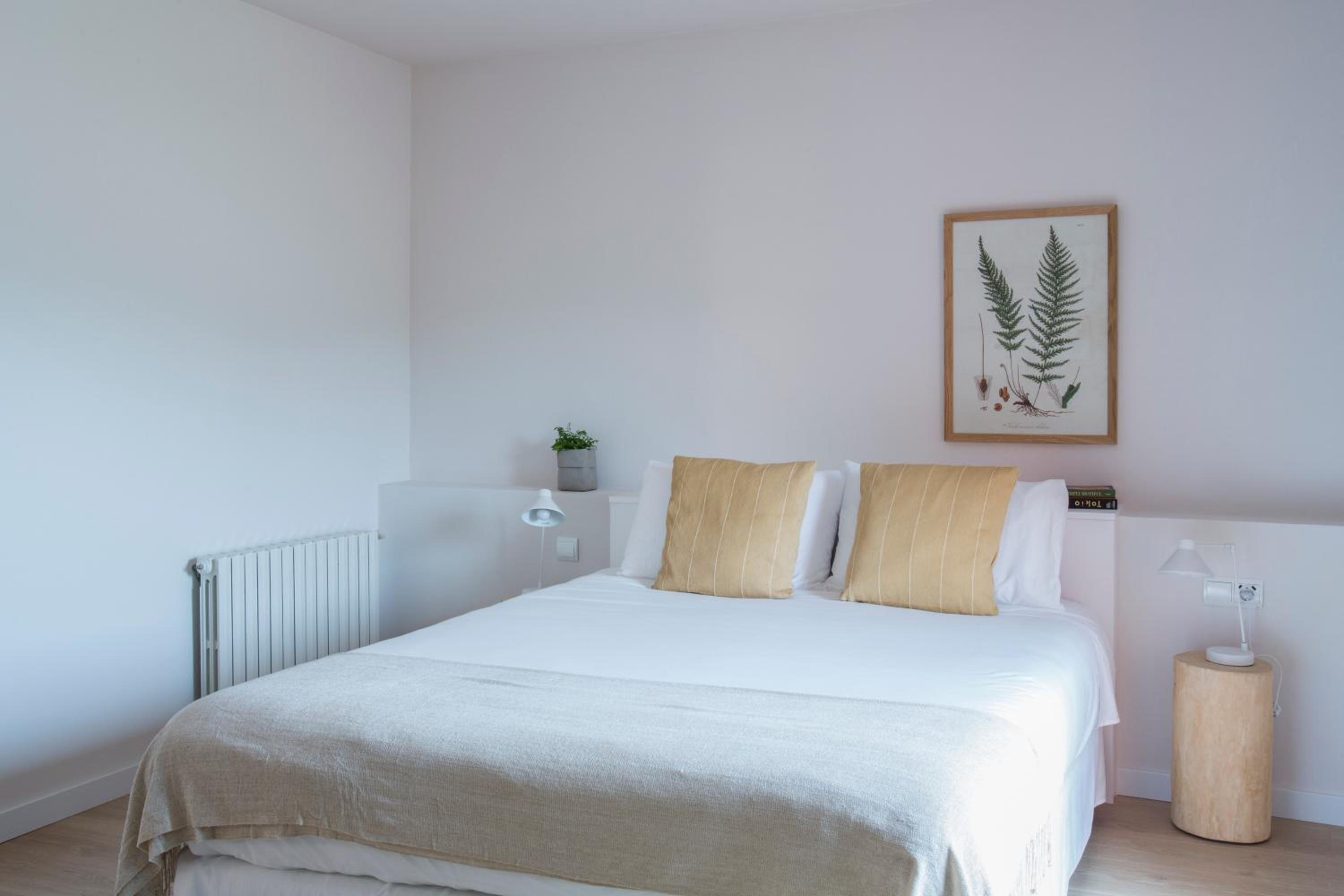 Double Room with Balcony - Photo 3