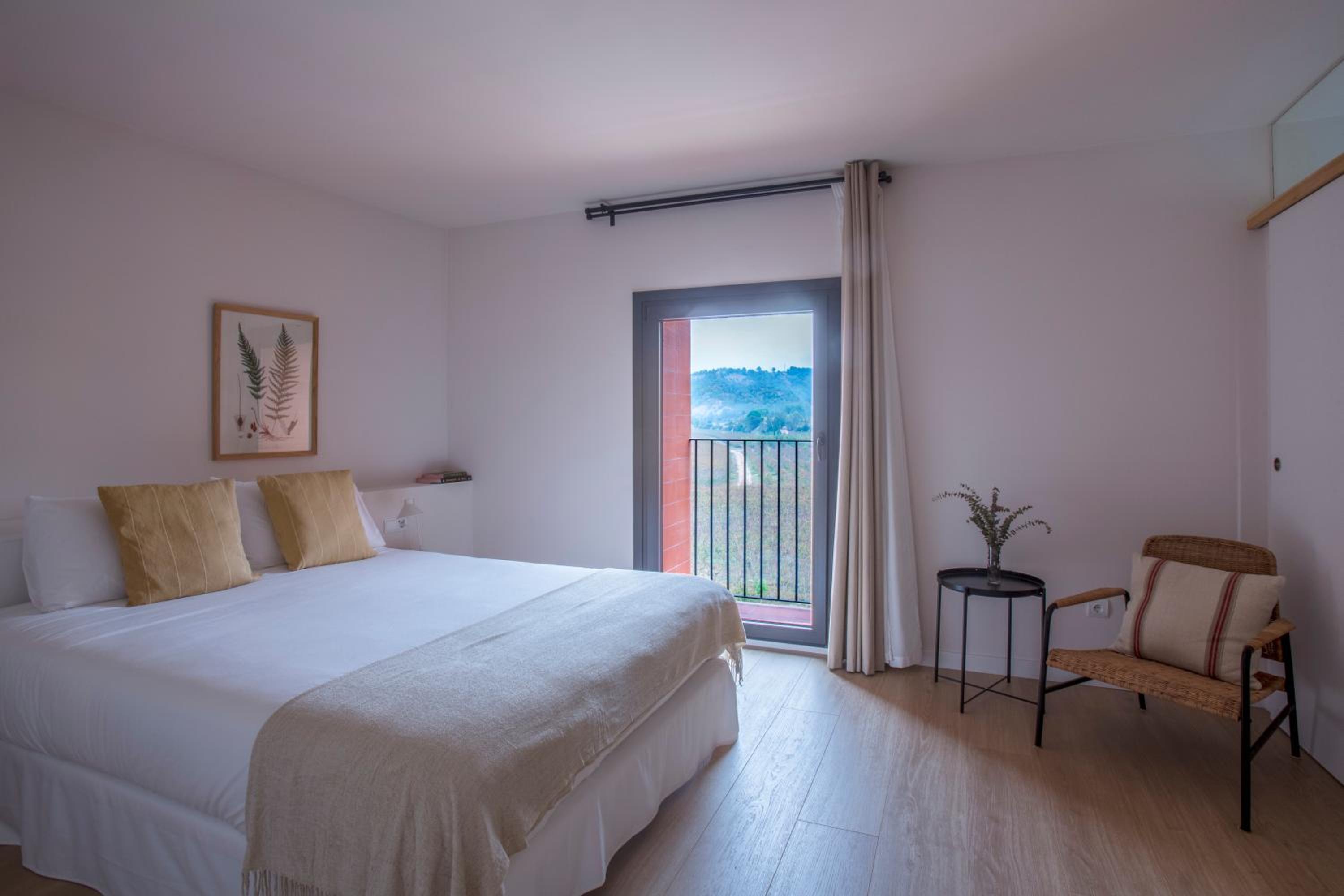 Double Room with Balcony - Photo 4