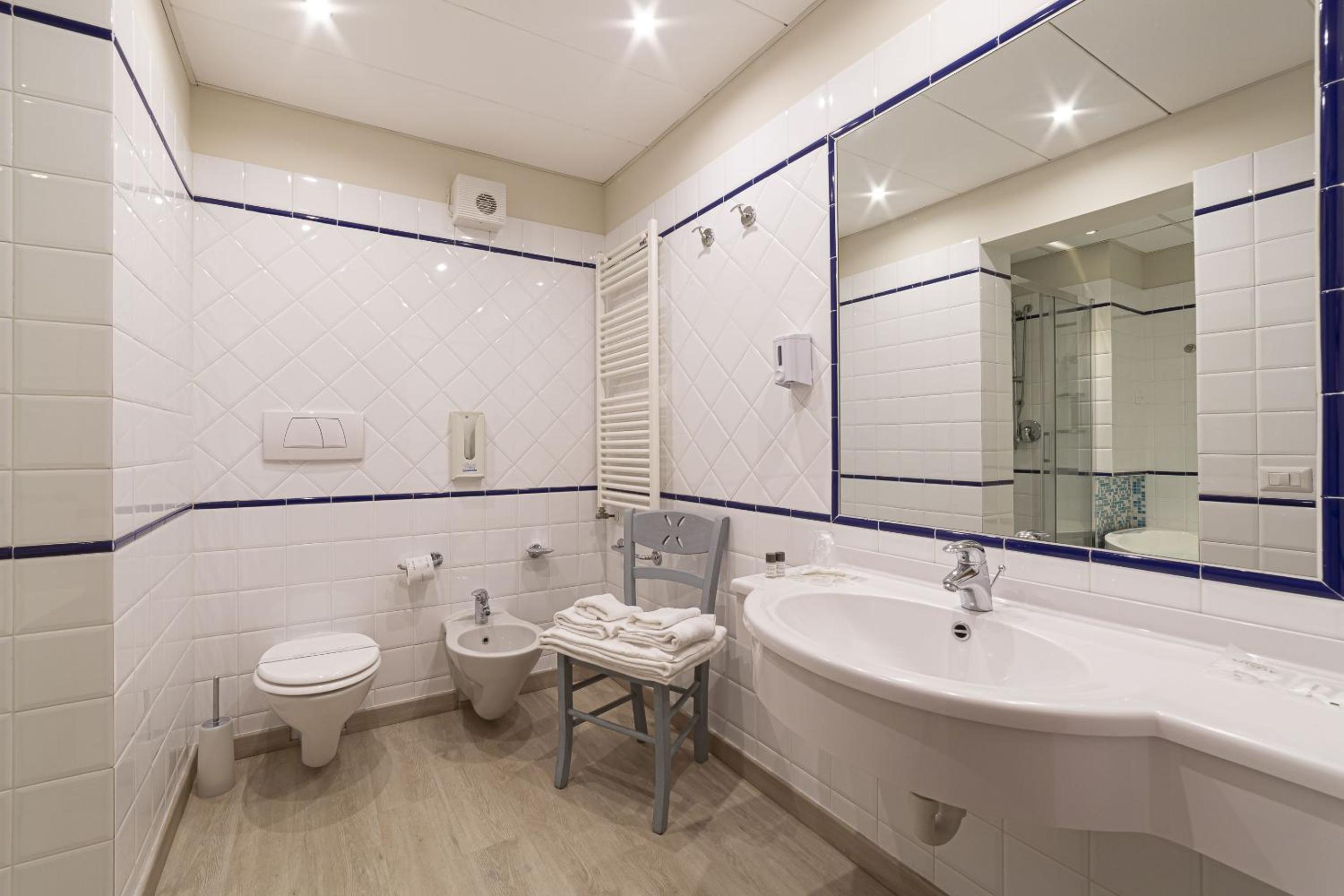 Double Room with Spa Bath, photo 7