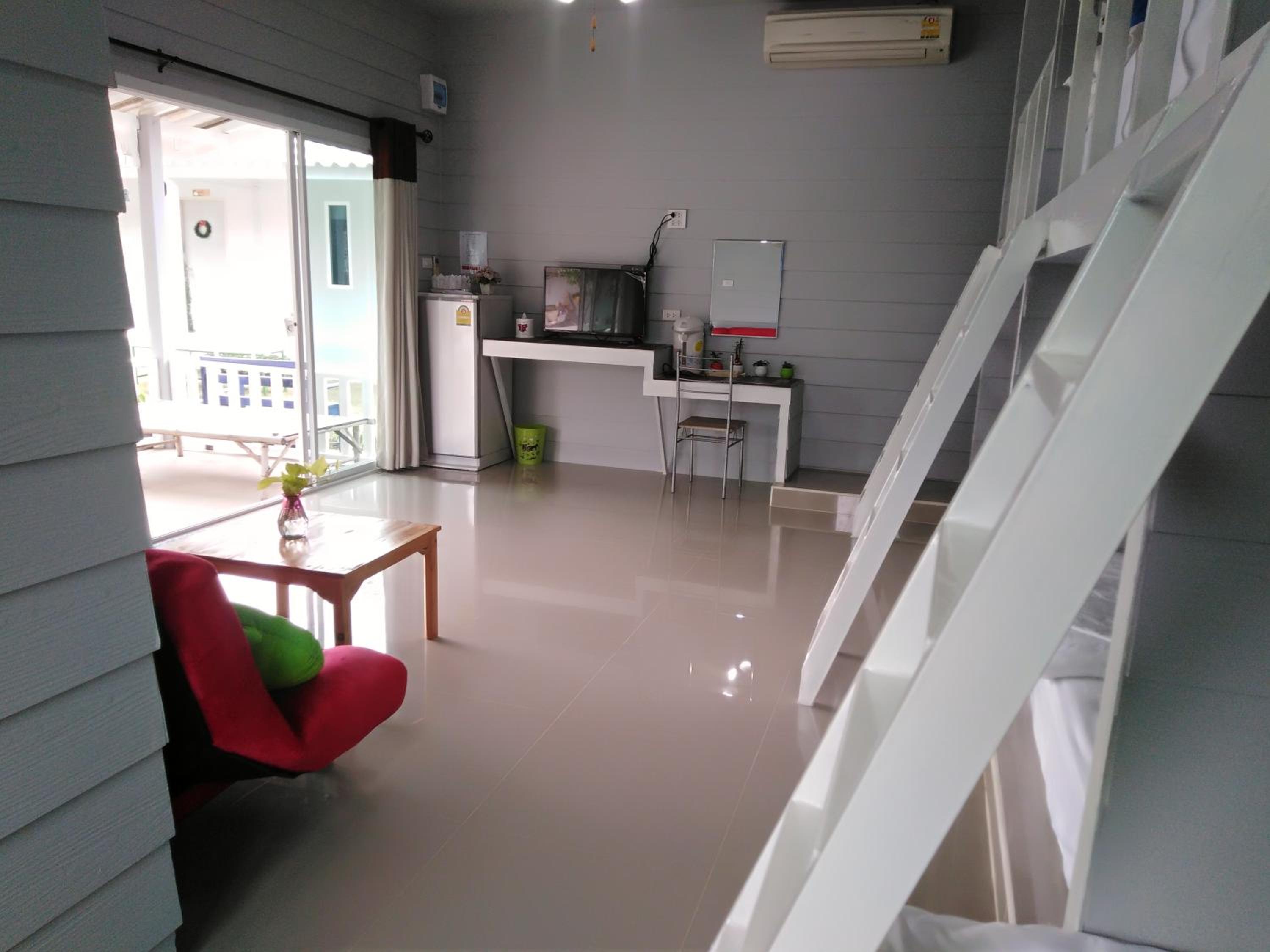 Family Room with Terrace - Photo 2