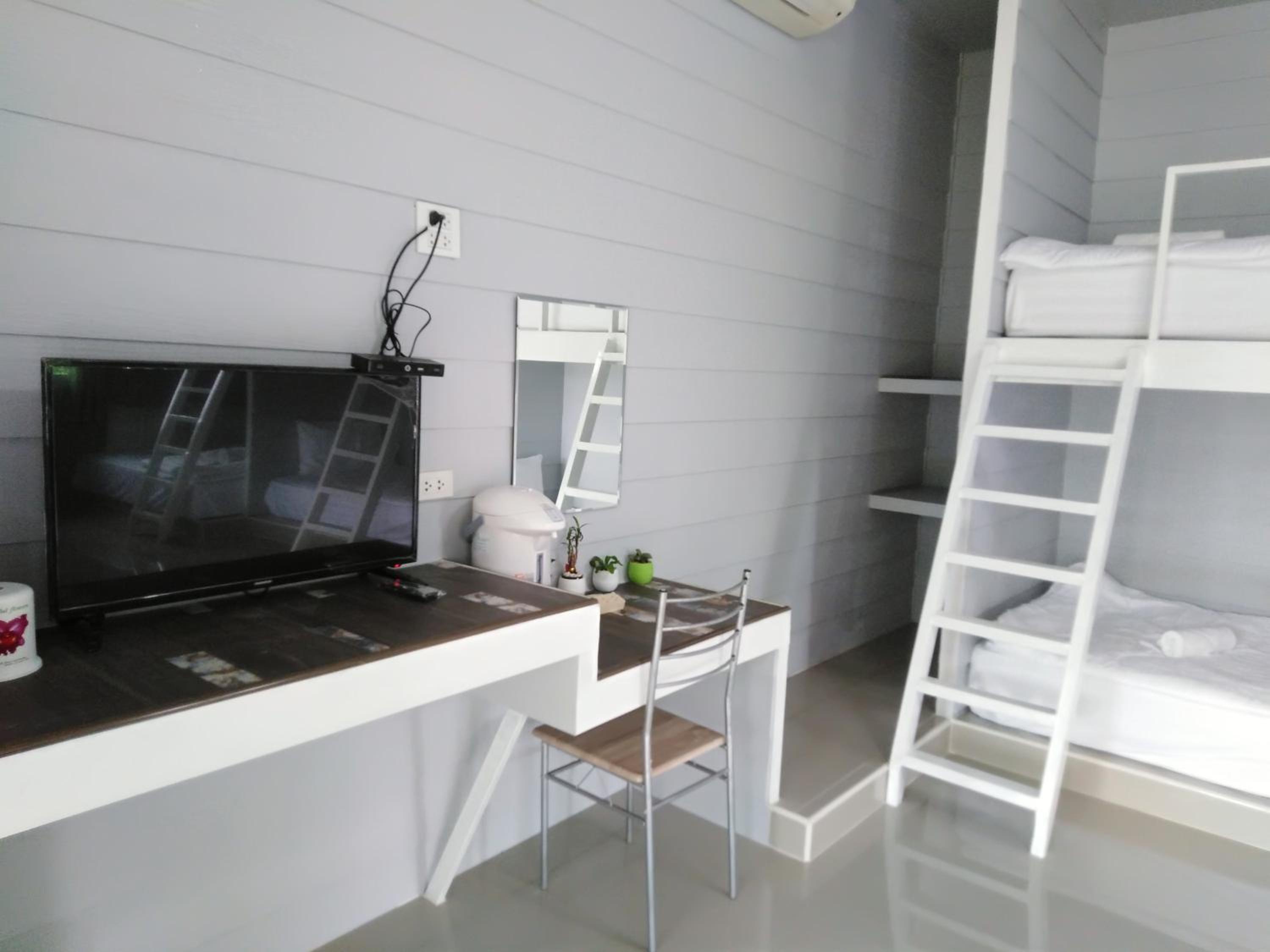 Family Room with Terrace - Photo 5