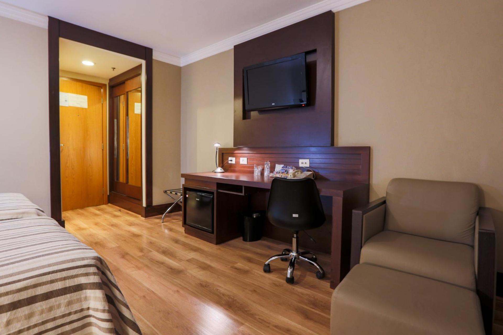 Standard Twin Room - Photo 2