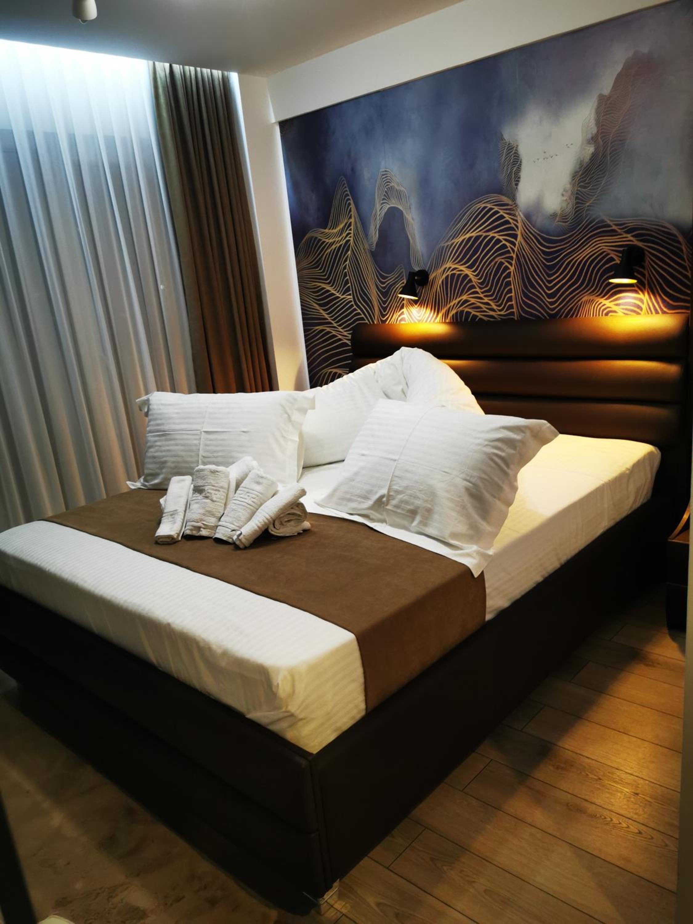Double Room with Private Bathroom - Photo 25