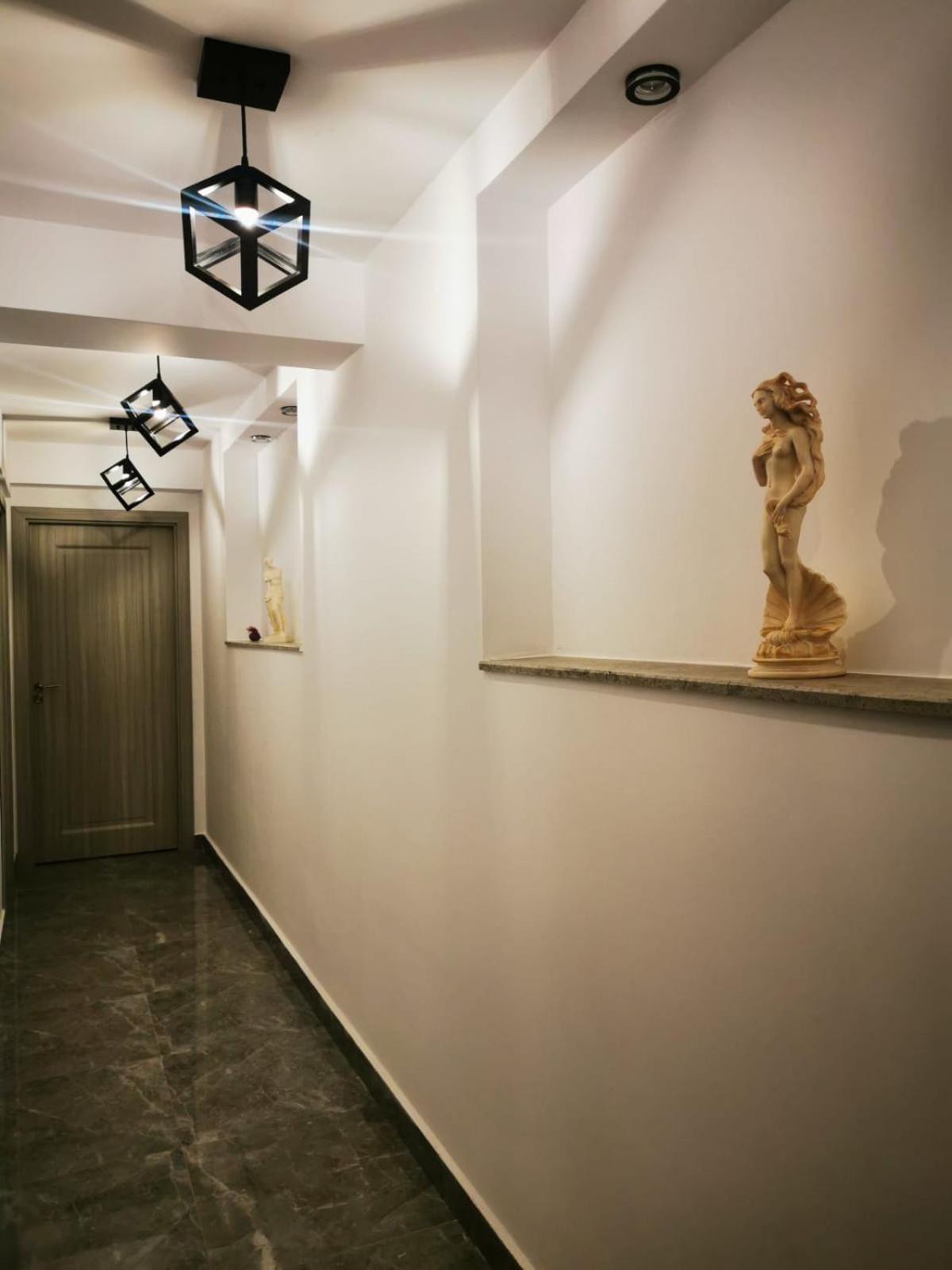 Double Room with Private Bathroom - Photo 11