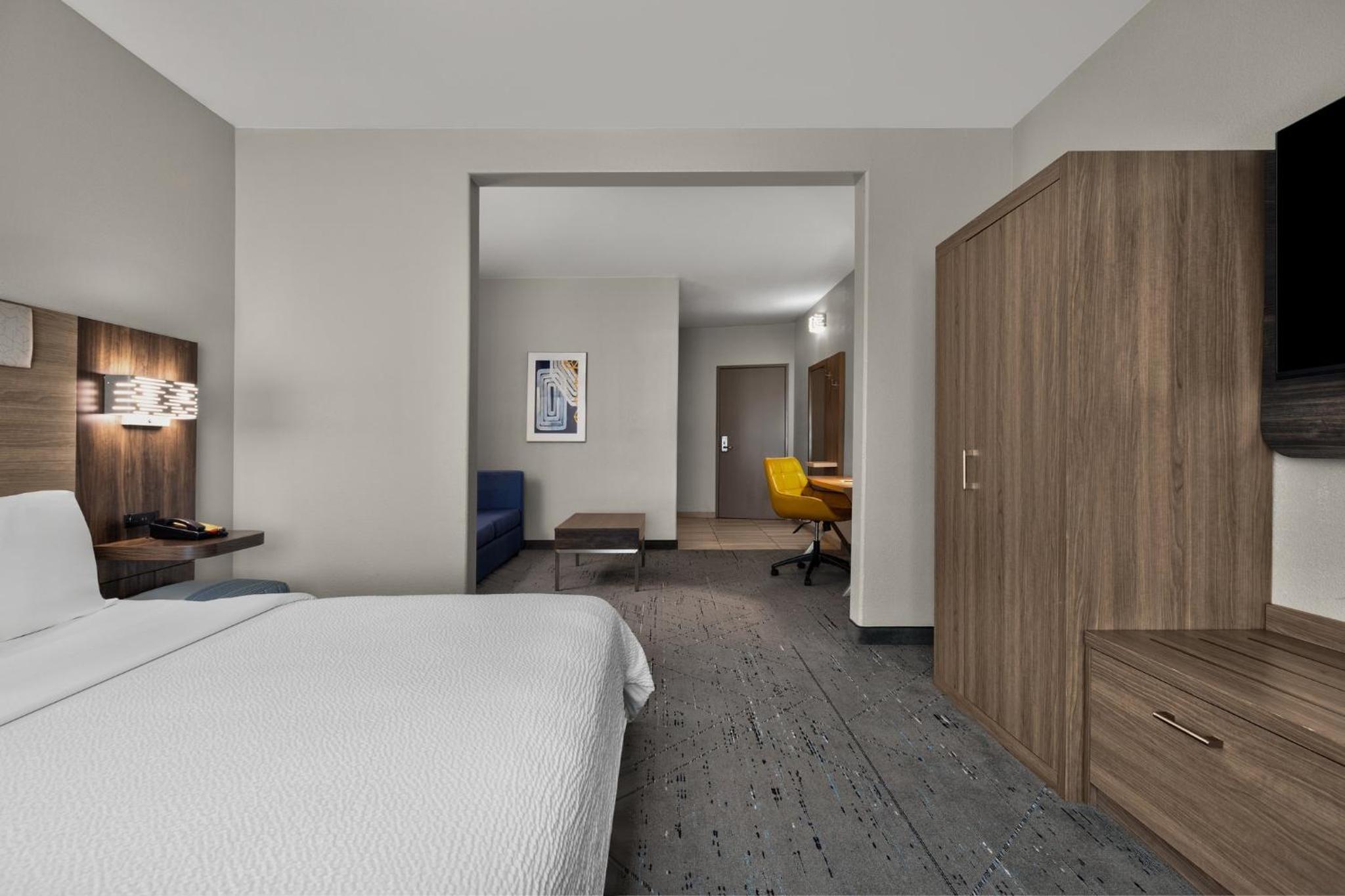 King Suite - Mobility Accessible with Tub photo 2