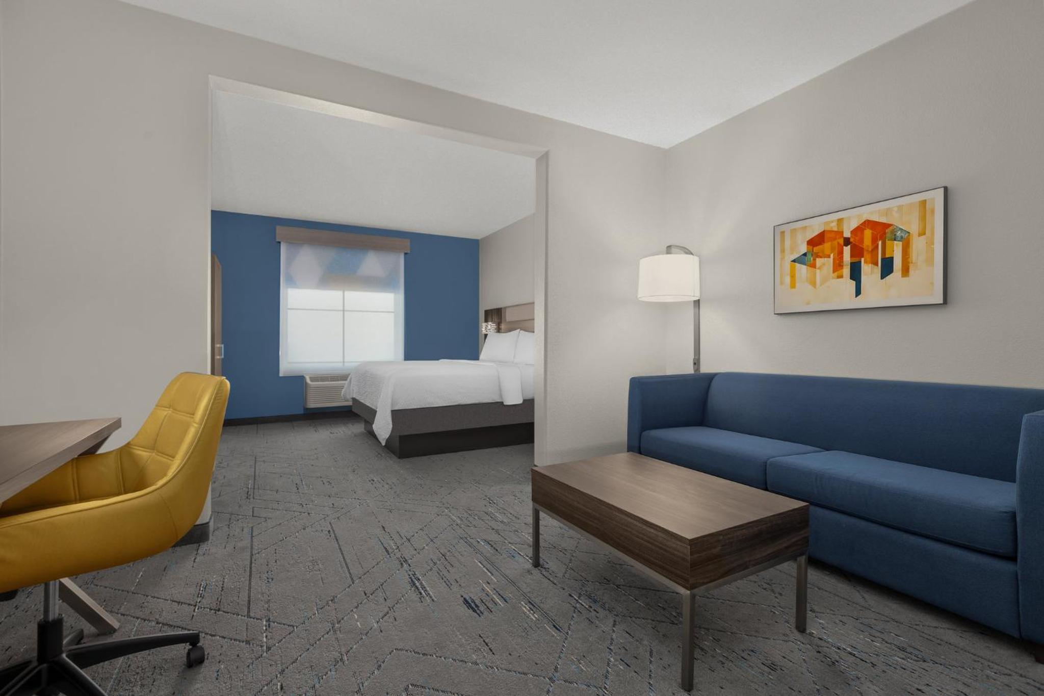 King Suite with City View photo 2