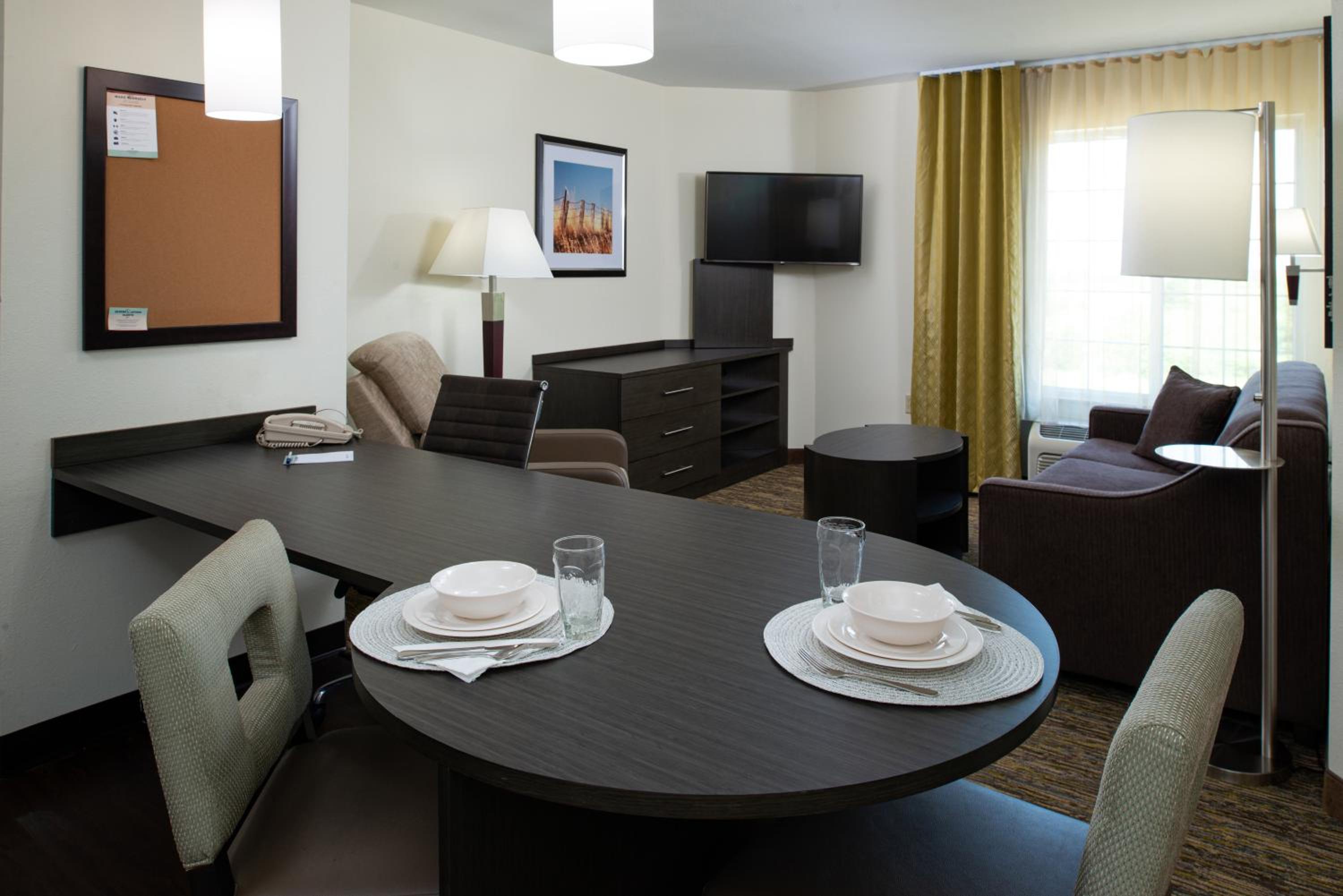 One-Bedroom Suite - Photo 5