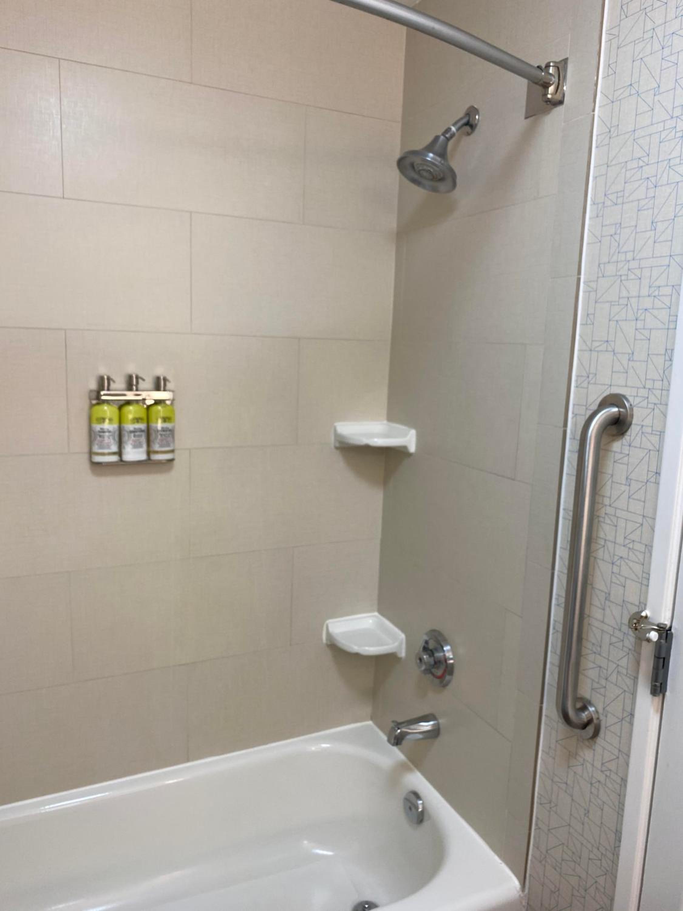King Room - Mobility Access/Hearing Accessible - Photo 4