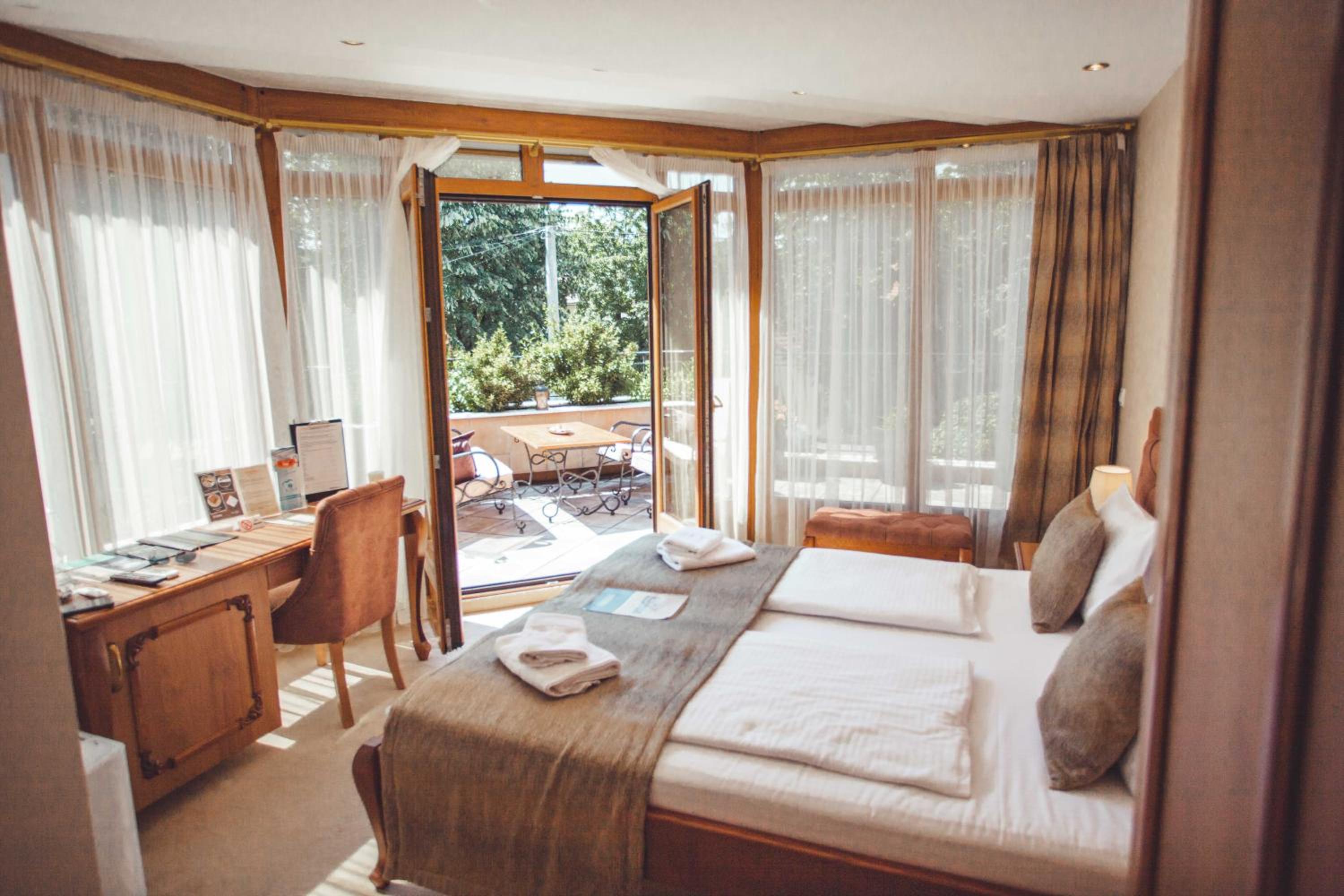 Suite with Spa Bath - Photo 1