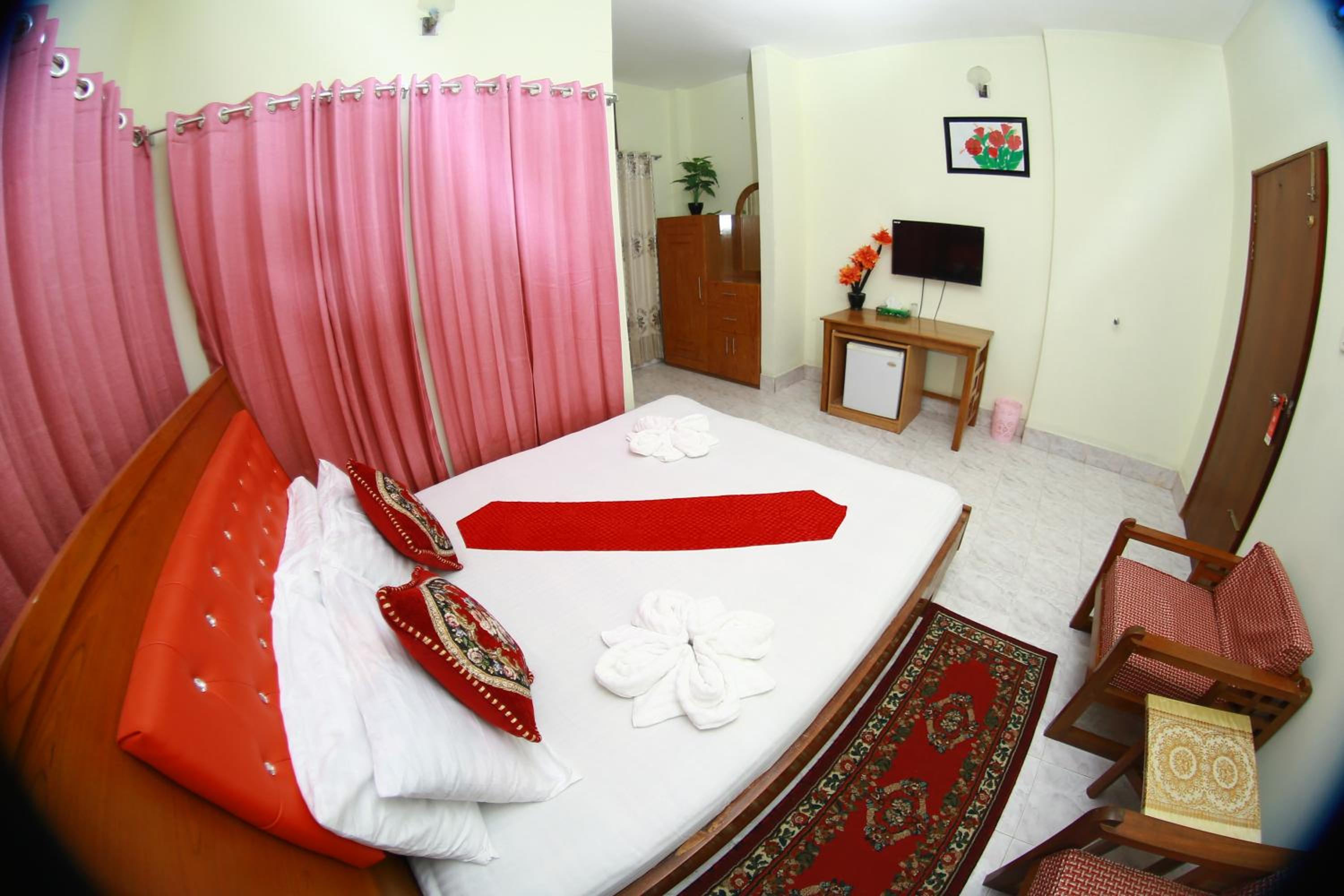 Deluxe Double Room (2 Adults + 1 Child) photo 3