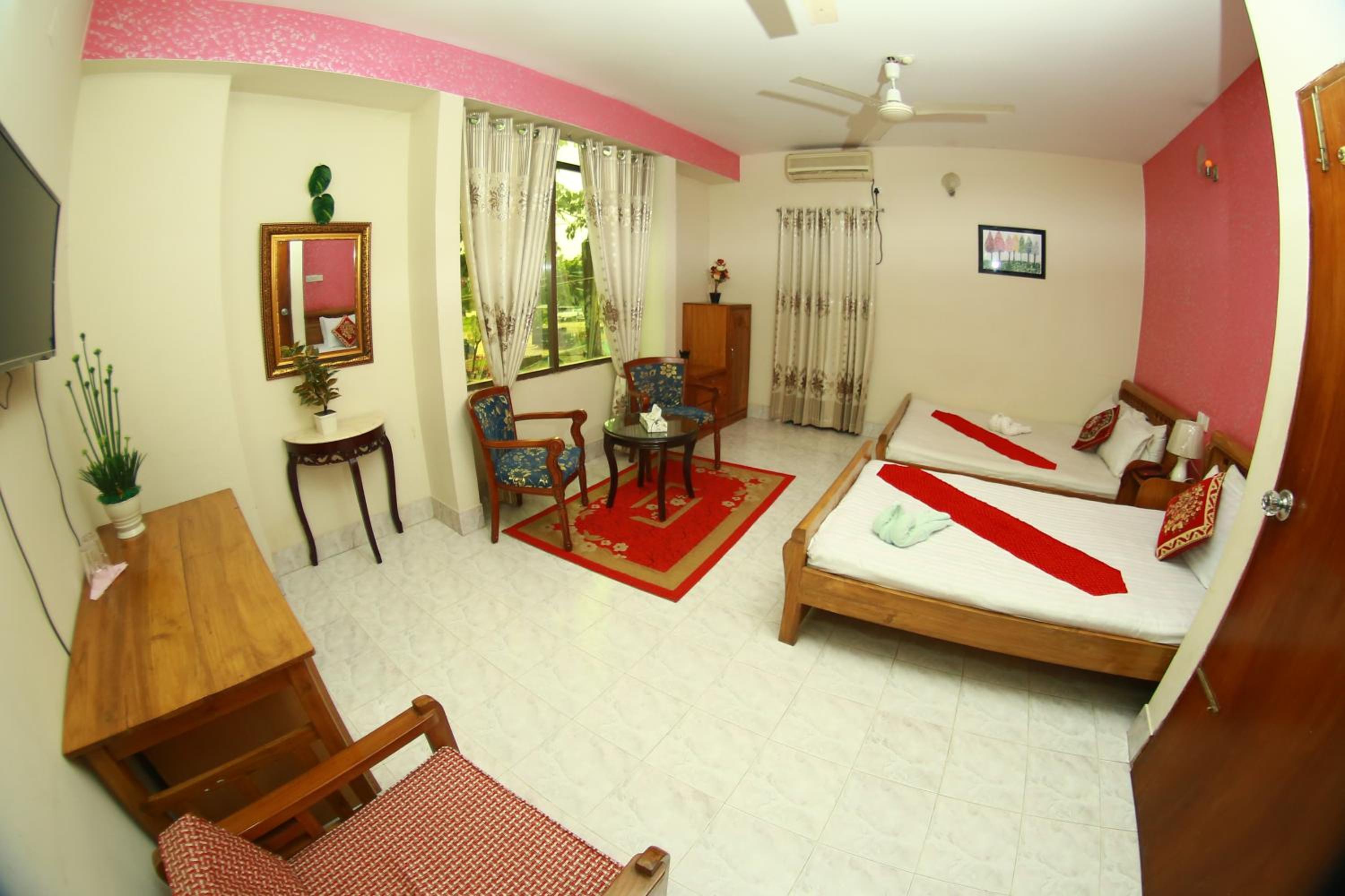 Deluxe Family Room photo 3