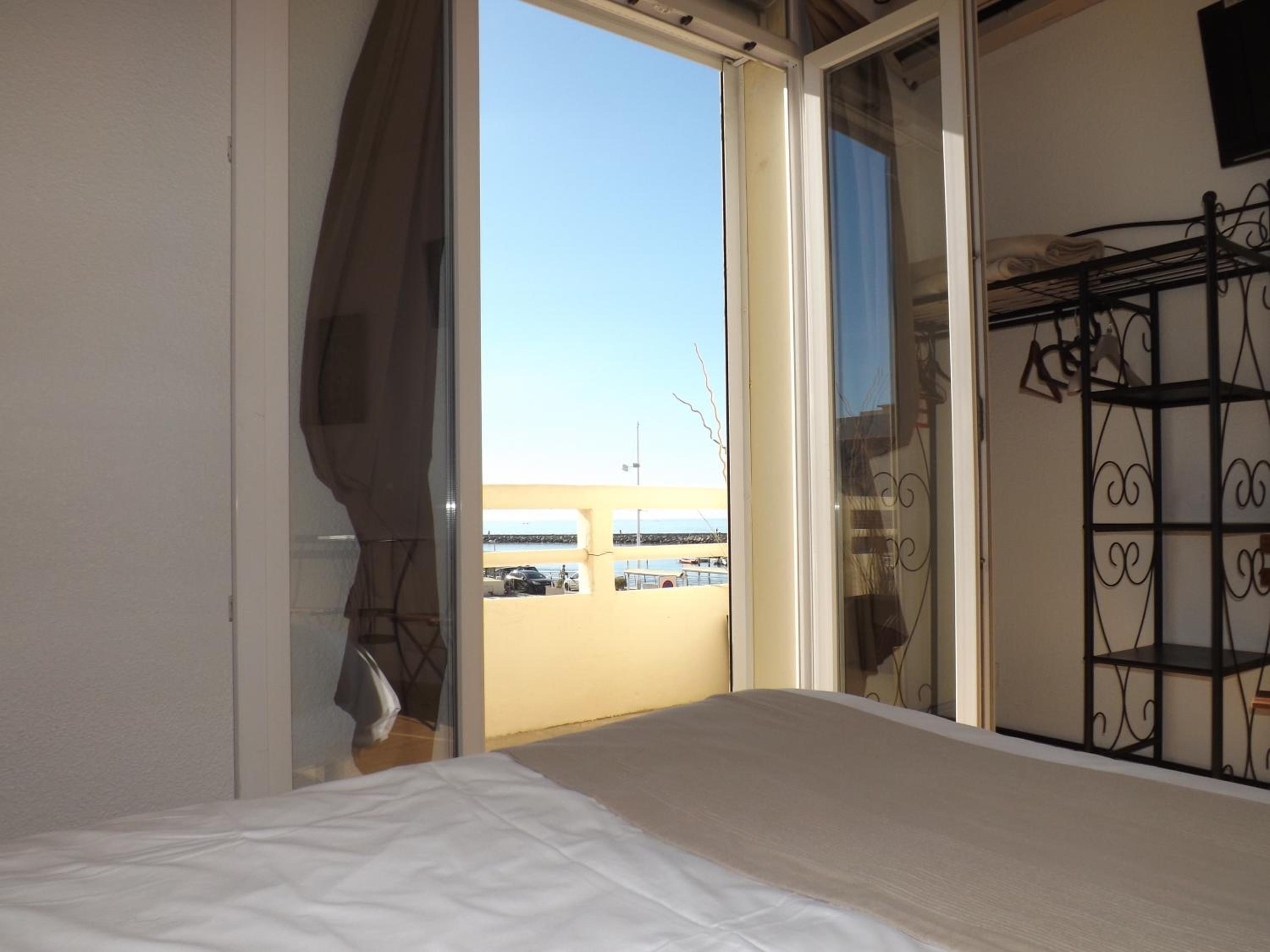 Double Room with Balcony and Sea View photo 3