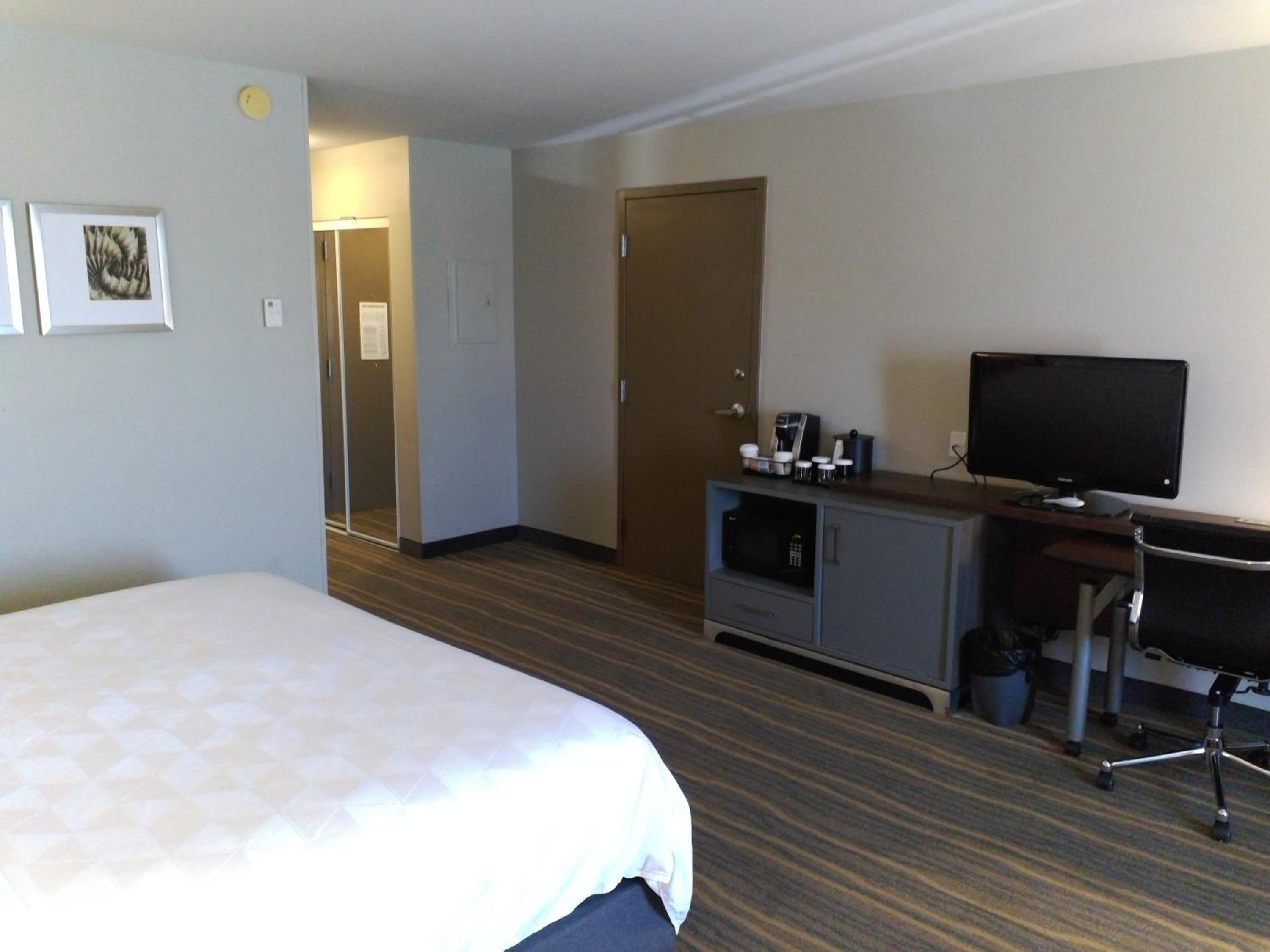 Standard King Room - Photo 5