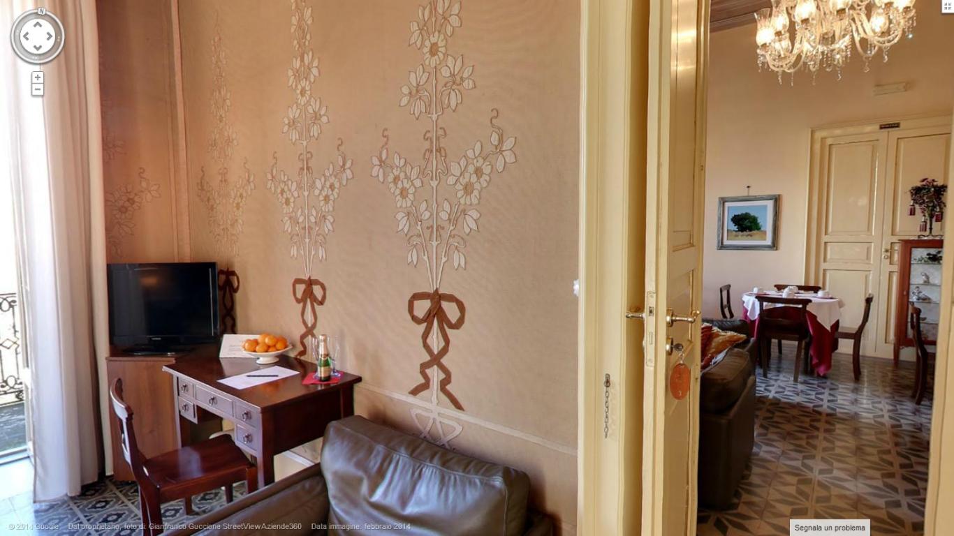 Double Room with Balcony - Photo 17