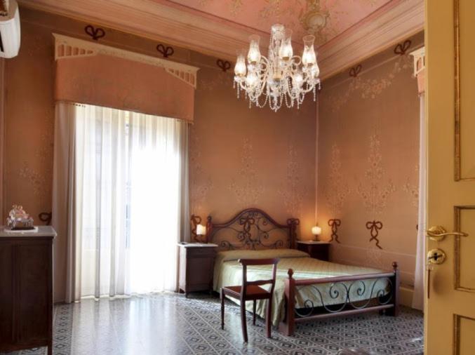 Double Room with Balcony - Photo 16
