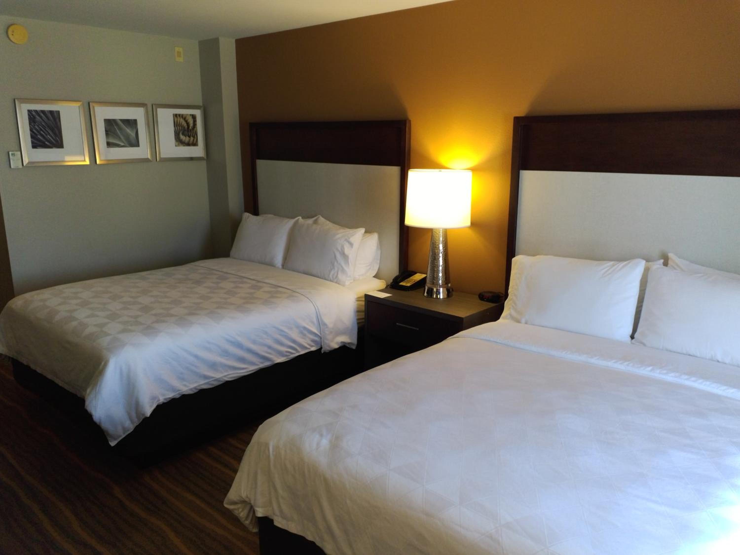 Queen Room with Two Queen Beds - Hearing Accessible - Photo 1