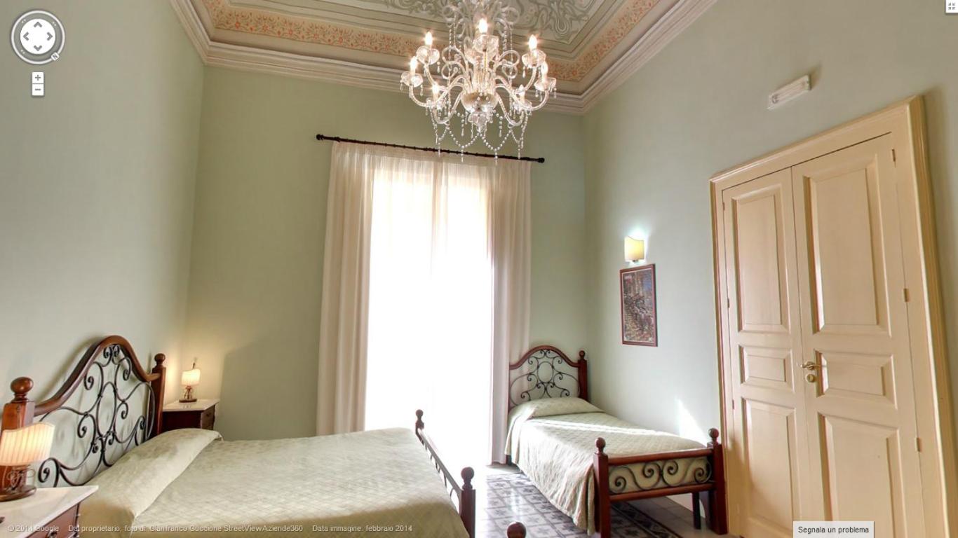 Triple Room with Balcony - Photo 13