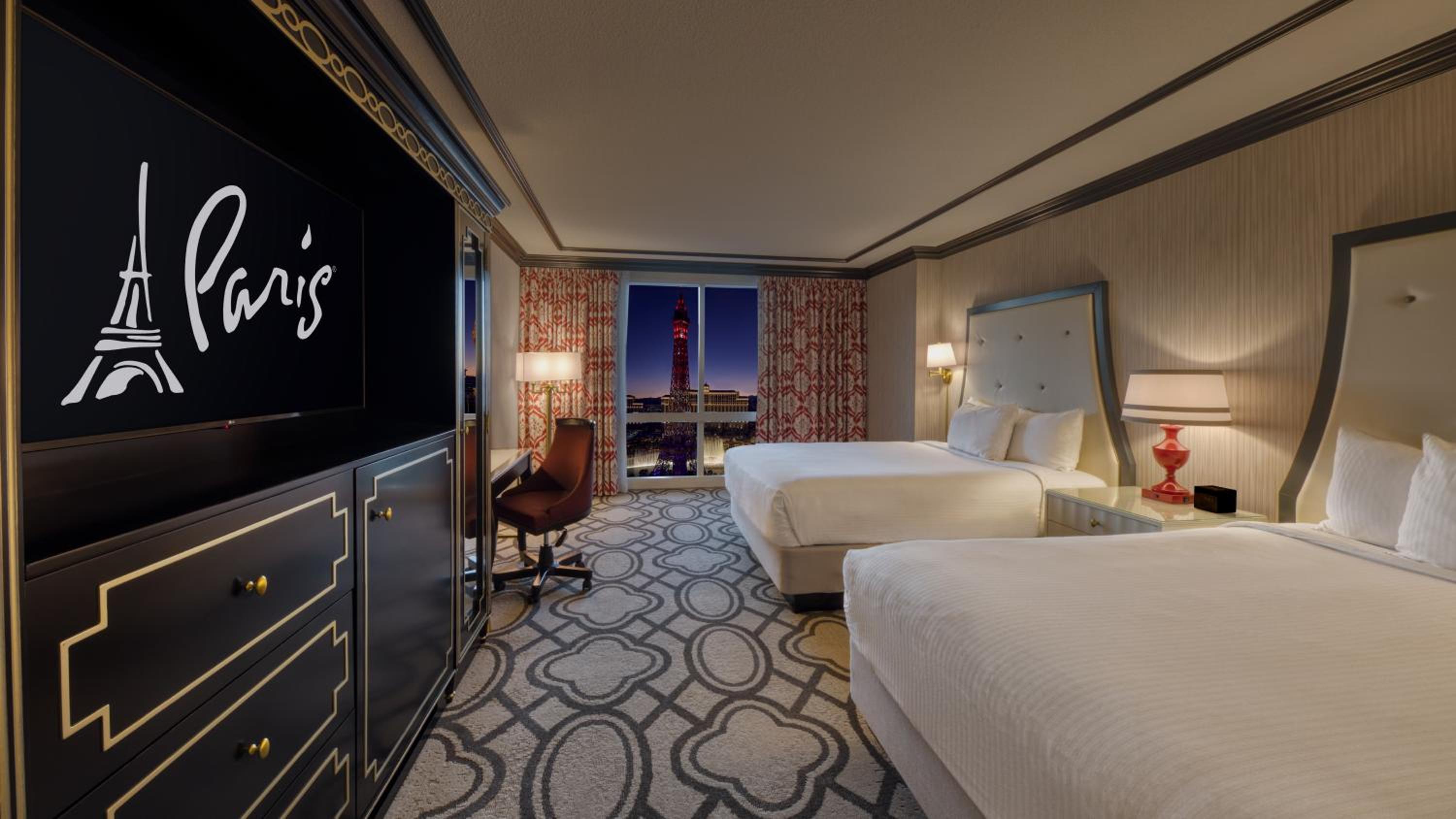 Bordeaux Pool View Room 2 Queens - Photo 1