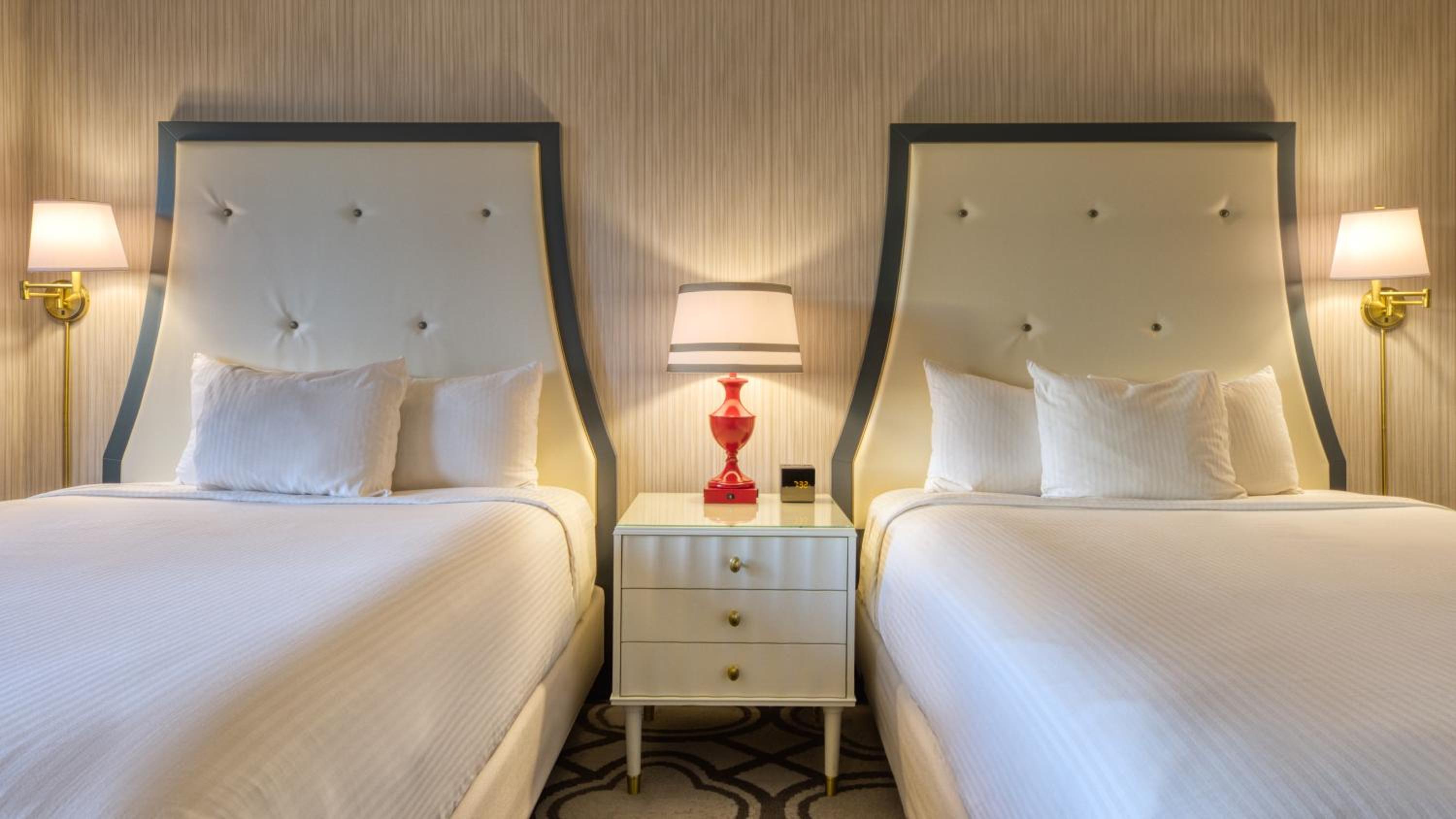Bordeaux Room 2 Queen - Photo 1