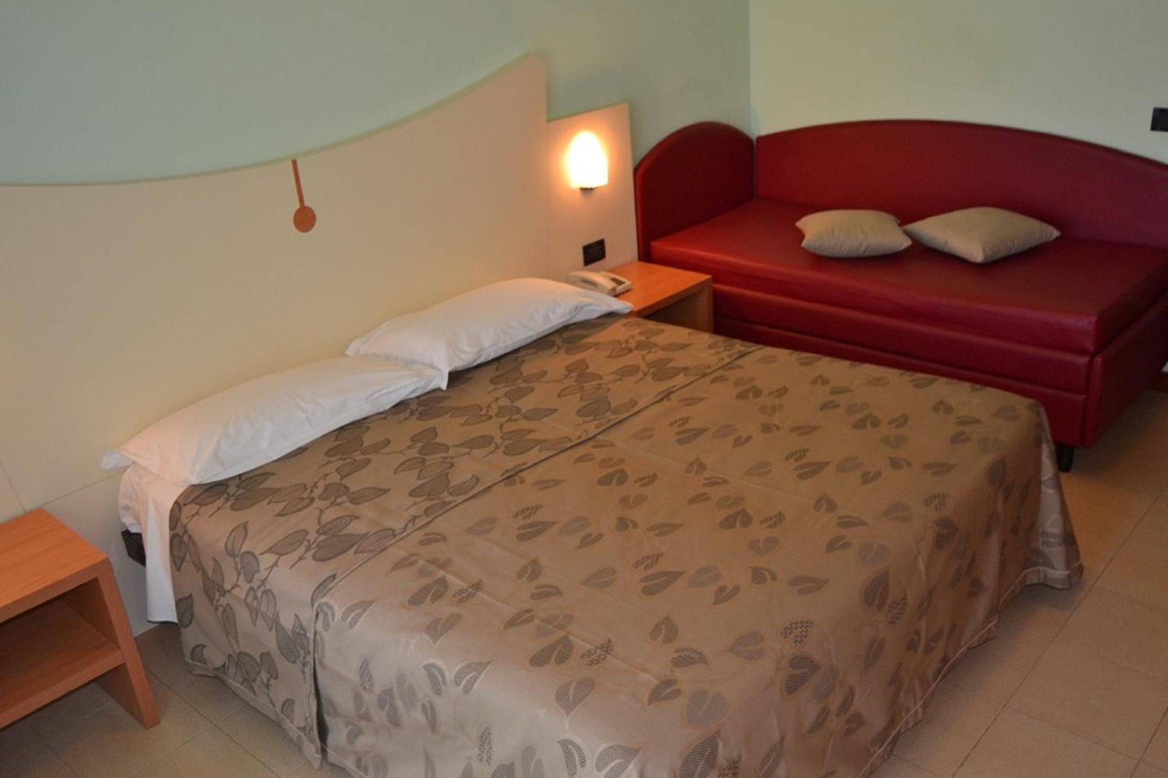 Standard Triple Room - Photo 2
