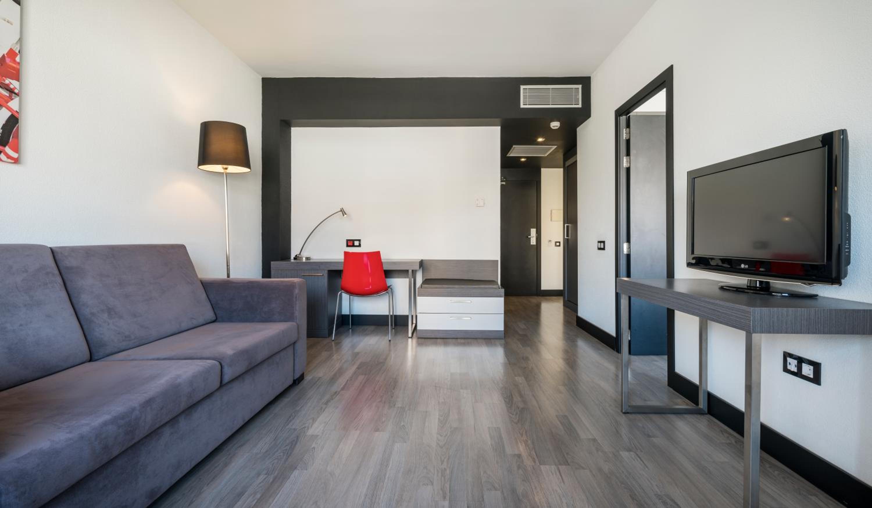 Premium Triple Room (3 adults) - Photo 1