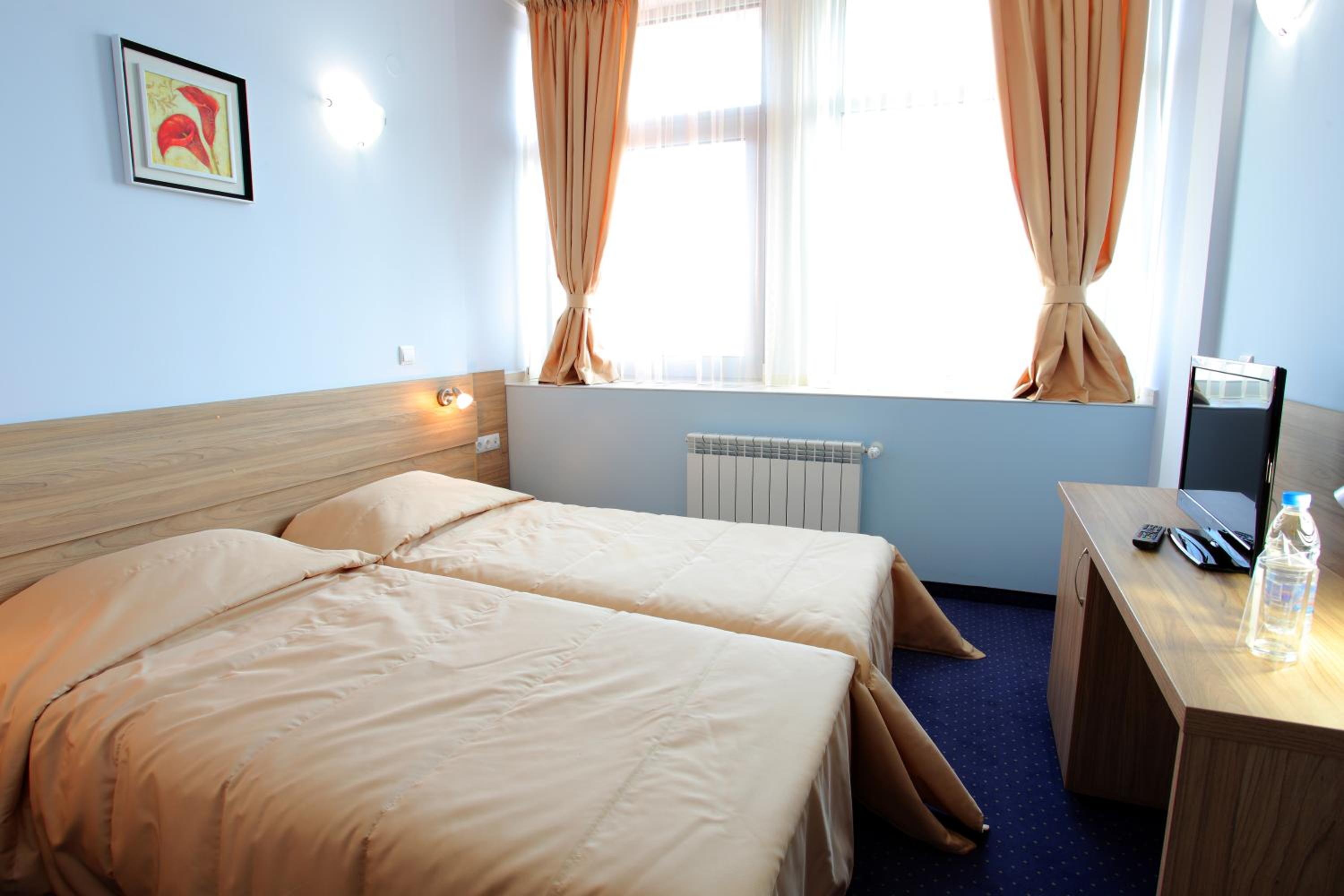 Standard Double Room with Free Parking - Photo 2
