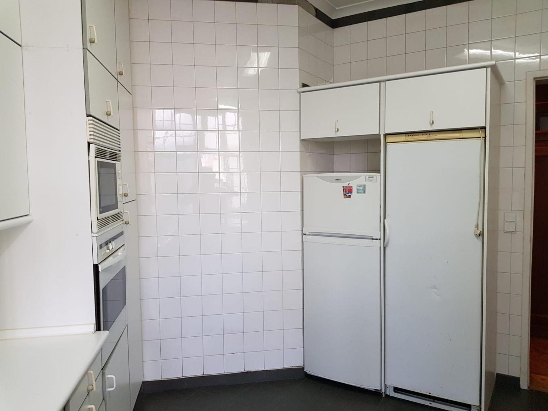 Twin Room with Private Bathroom - Photo 13