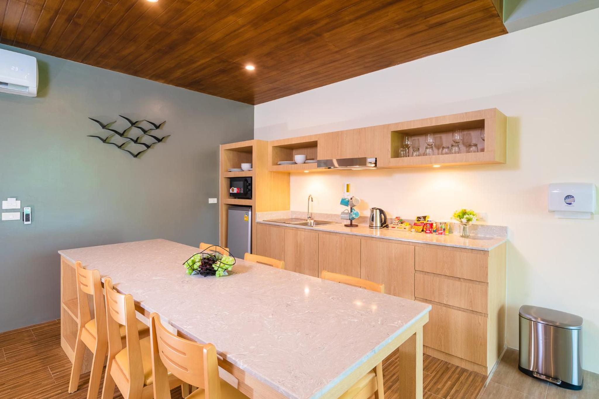 Family Room with Sea View - Photo 14