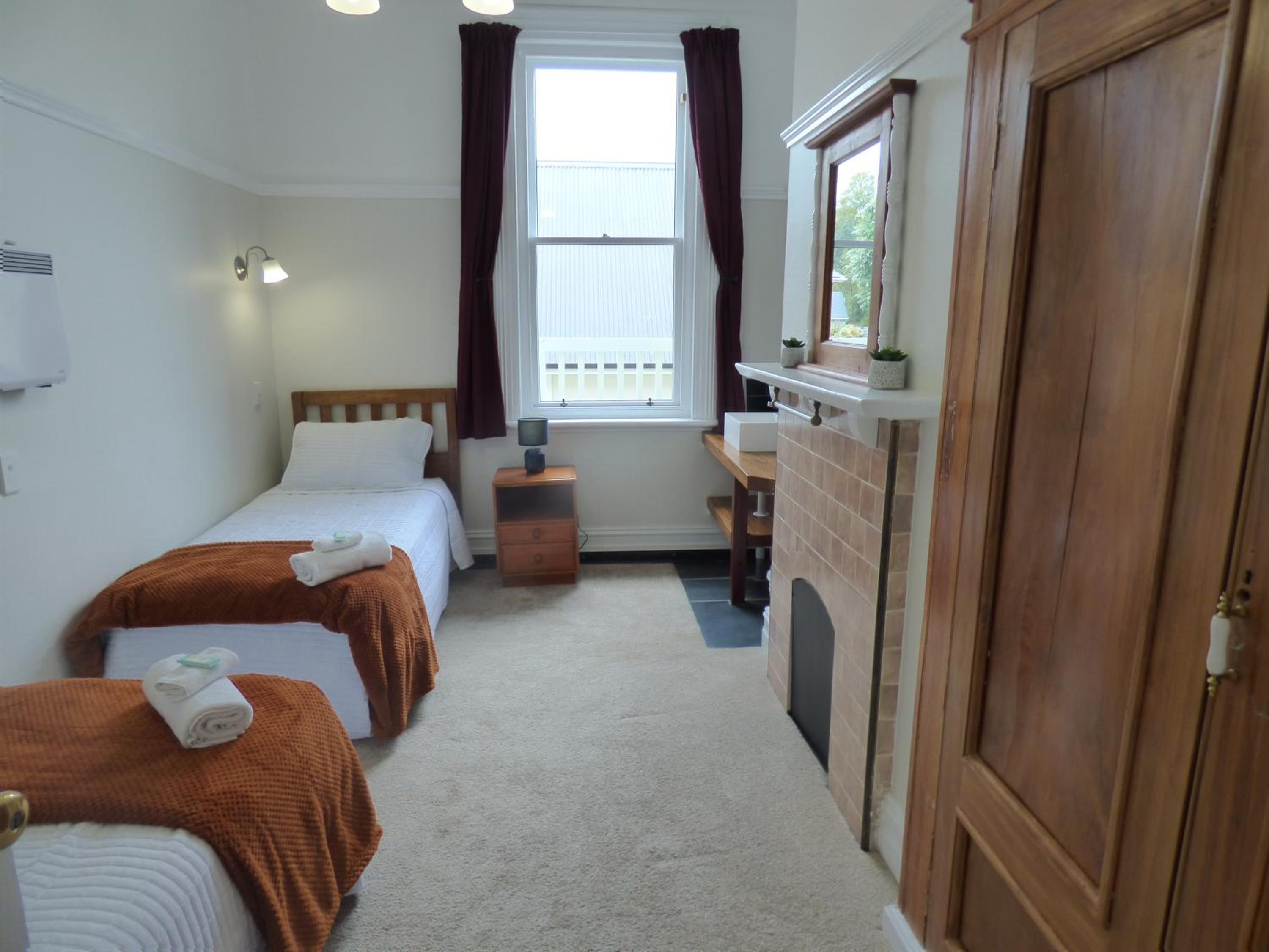 Standard Twin Room with Shared Bathroom photo 3