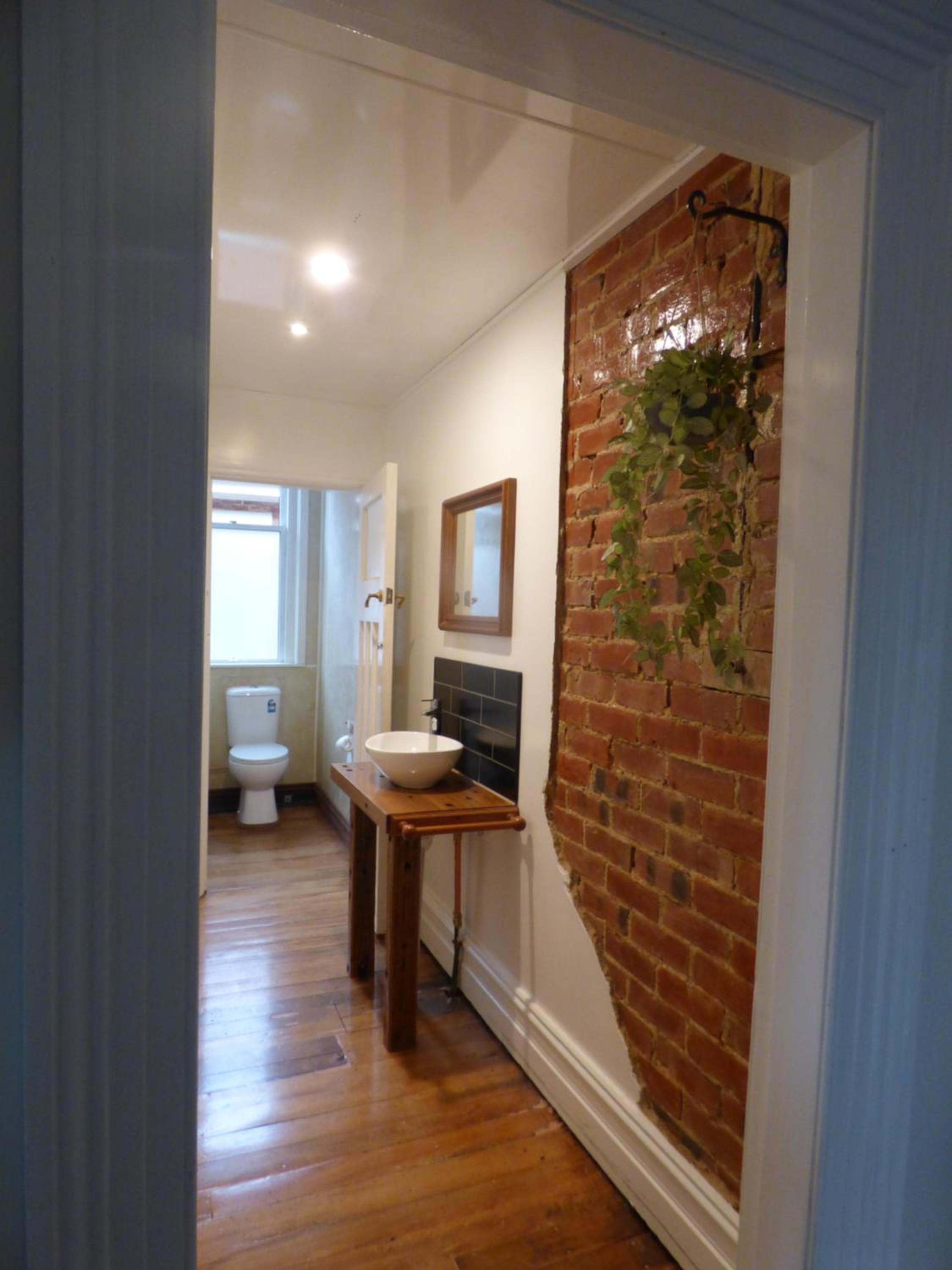 Standard Twin Room with Shared Bathroom photo 2